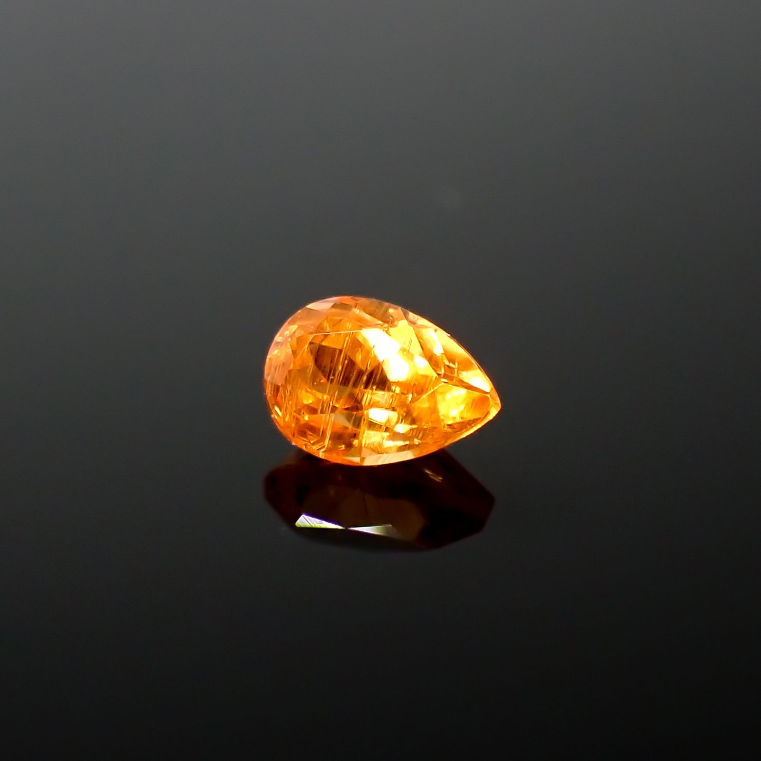 マンダリンガーネット マダガスカル産 0.26ct[240628218]4.3x3mm前後