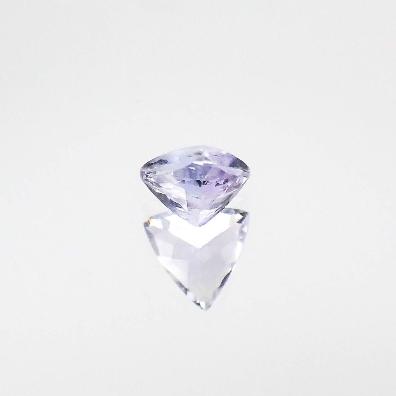 ラベンダーゾイサイト(宝石名ゾイサイト)タンザニア産 0.47ct 識別済[230622411]4.8x5.2mm前後