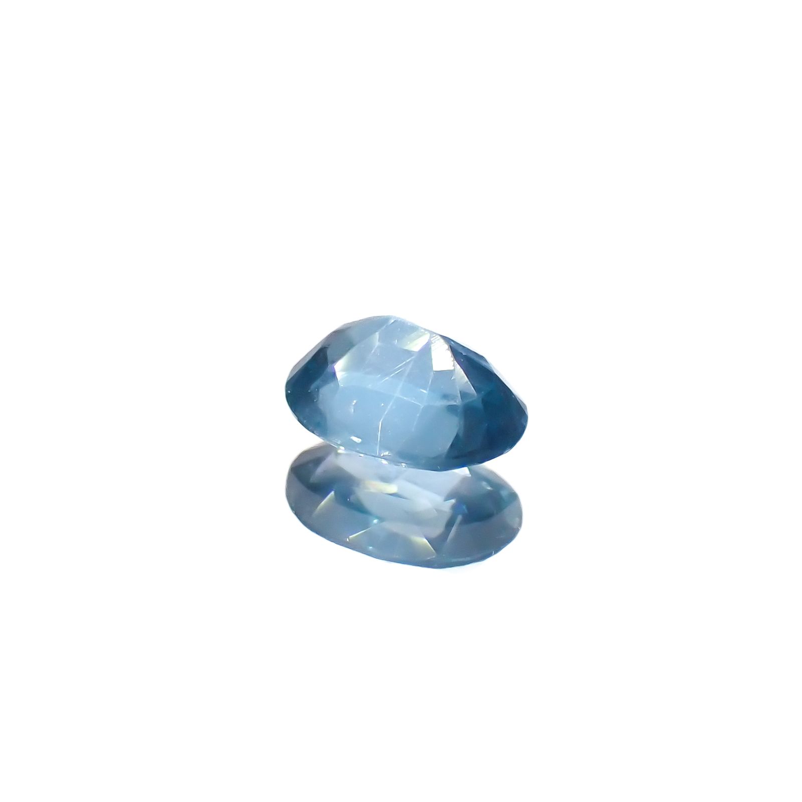 オーシャンブルーカイヤナイト(宝石名カイヤナイト)インド・オリッサ産 0.39ct 識別済[240326694]5.3x4.1mm前後