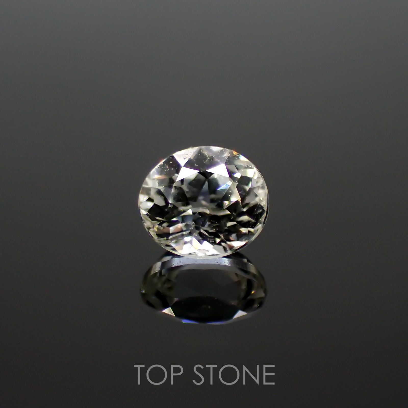 リューコガーネット(宝石名ホワイト グロッシュラー・ガーネット)ビルマ産 0.32ct 識別済[220616317]4.1x3.6mm前後