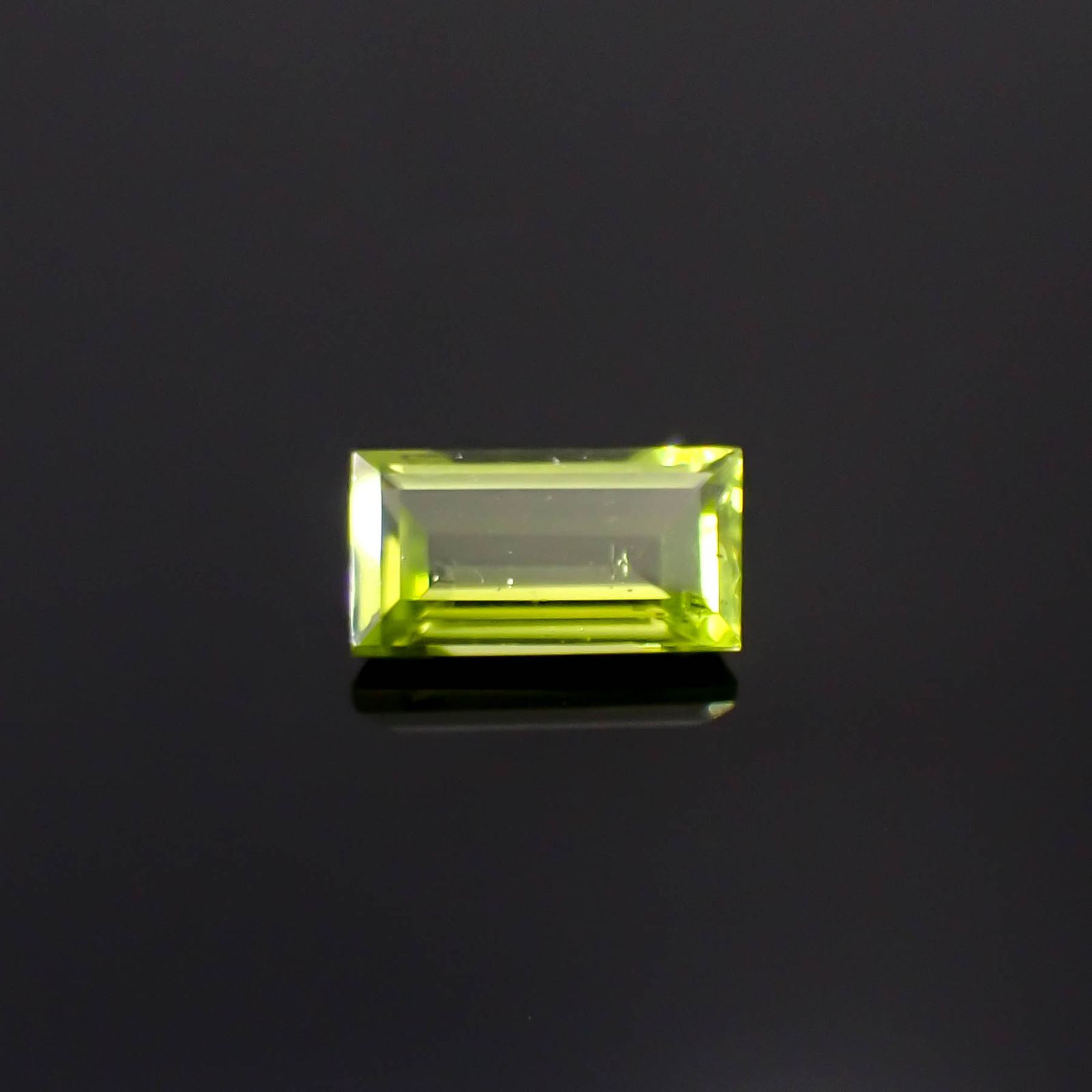 ブラックリリーパッドペリドット アメリカ・アリゾナ州産 1.13ct[240627937]8.1x4.2mm前後