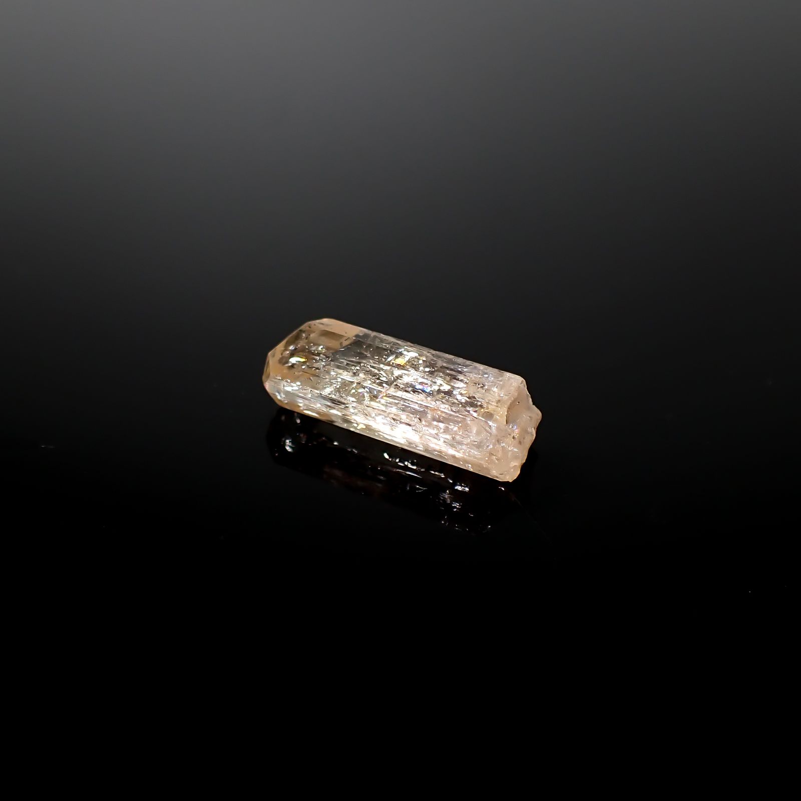 インペリアルトパーズ 原石 ザンビア産 5.75ct [241029243]16.1x6mm前後