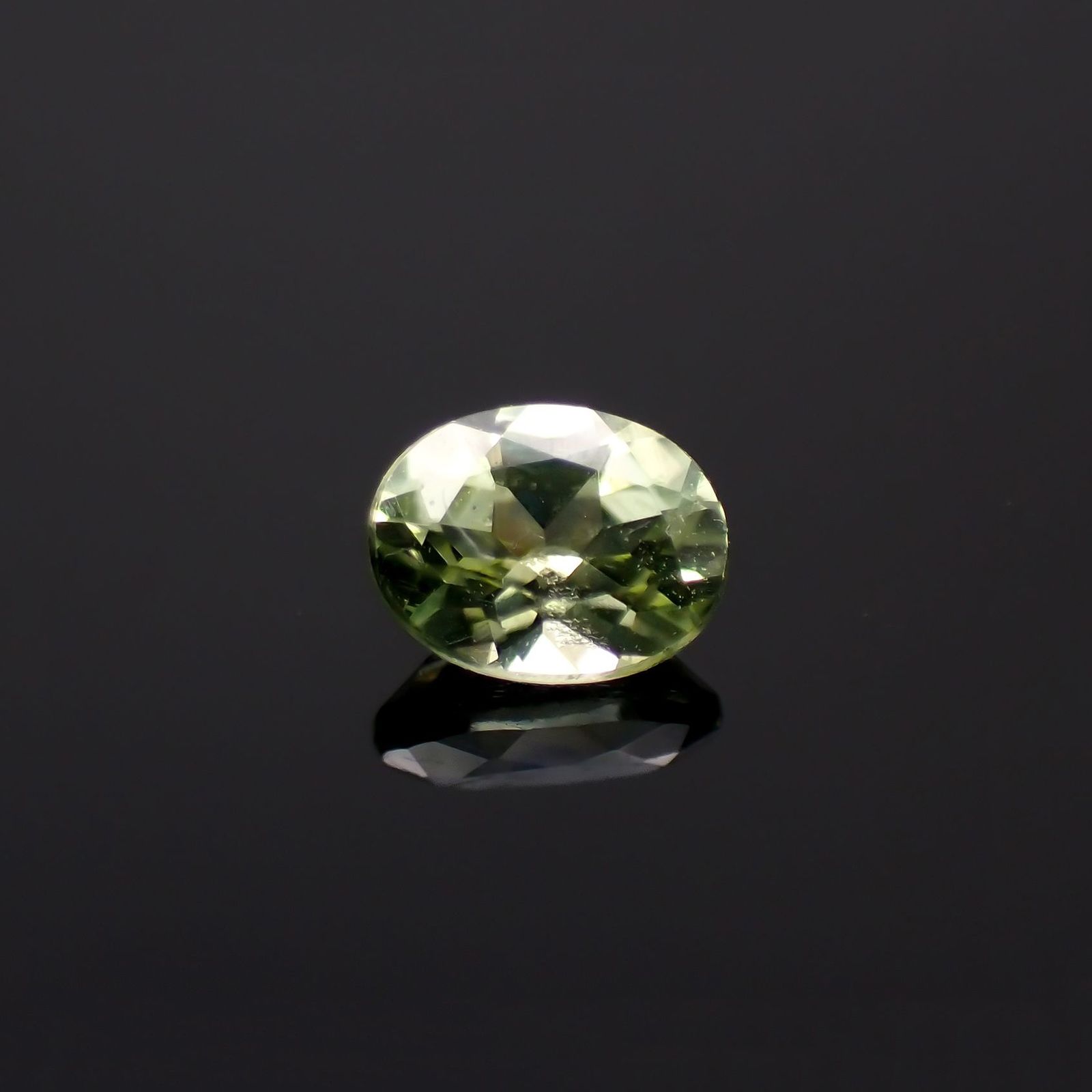 モンタナサファイア(宝石名サファイア)アメリカ・モンタナ州産 識別済 0.23ct / 4x3.1mm前後 [260422430]