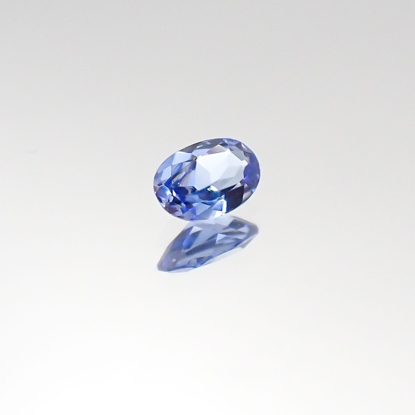 ベニトアイト(宝石名ベニトアイト) アメリカ・カリフォルニア州サンベニト産 0.176ct ソ付(彩珠)[20095850]4.3×2.9mm前後