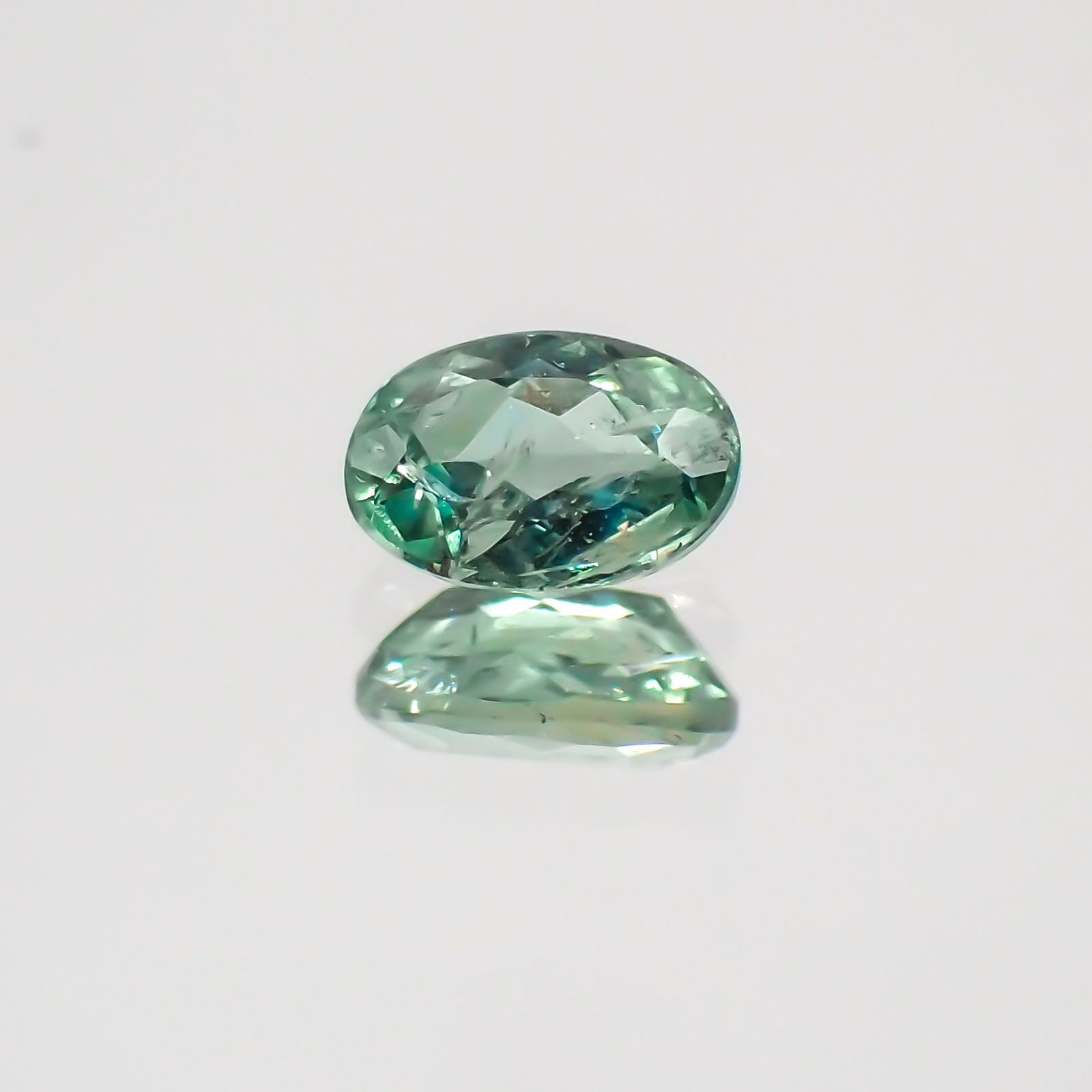 アレキサンドライト ブラジル産 ルース 0.18ct[20052350]4.1×2.8mm前後