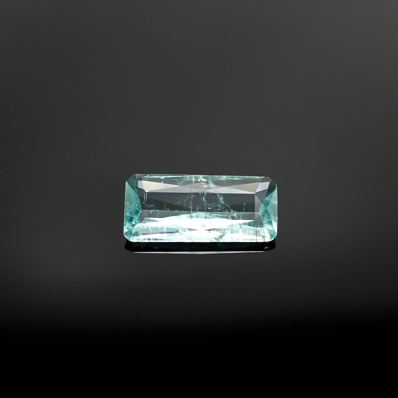 パライバトルマリン(宝石名トルマリン/別名パライバ・トルマリン) モザンビーク産 1.787ct ソ付(宝貴協)[210711658]12.7×6.1mm前後