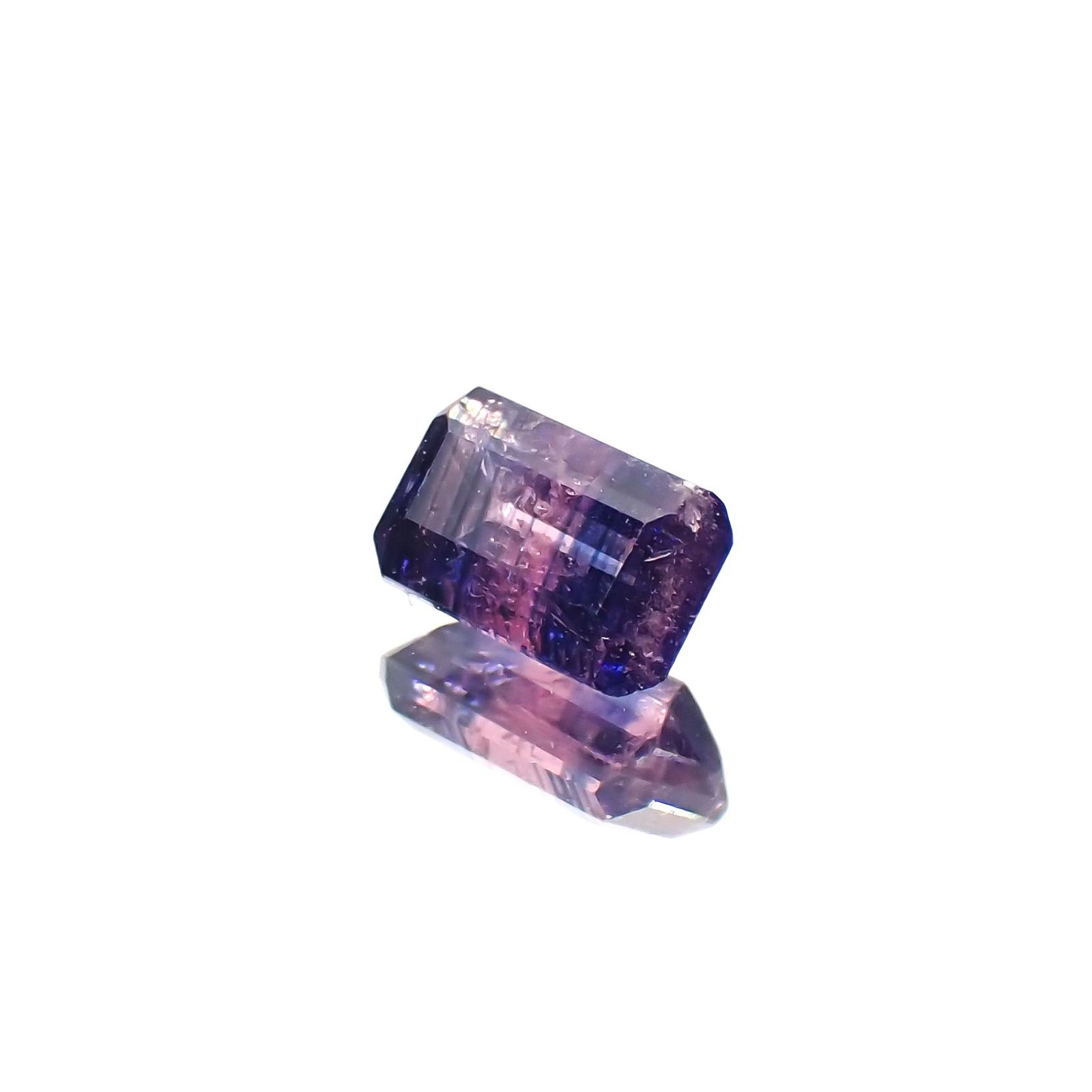 ウィンザーサファイア 非加熱 タンザニア・ウィンザー産 0.57ct / 5.5x3.4mm前後 [230722841]