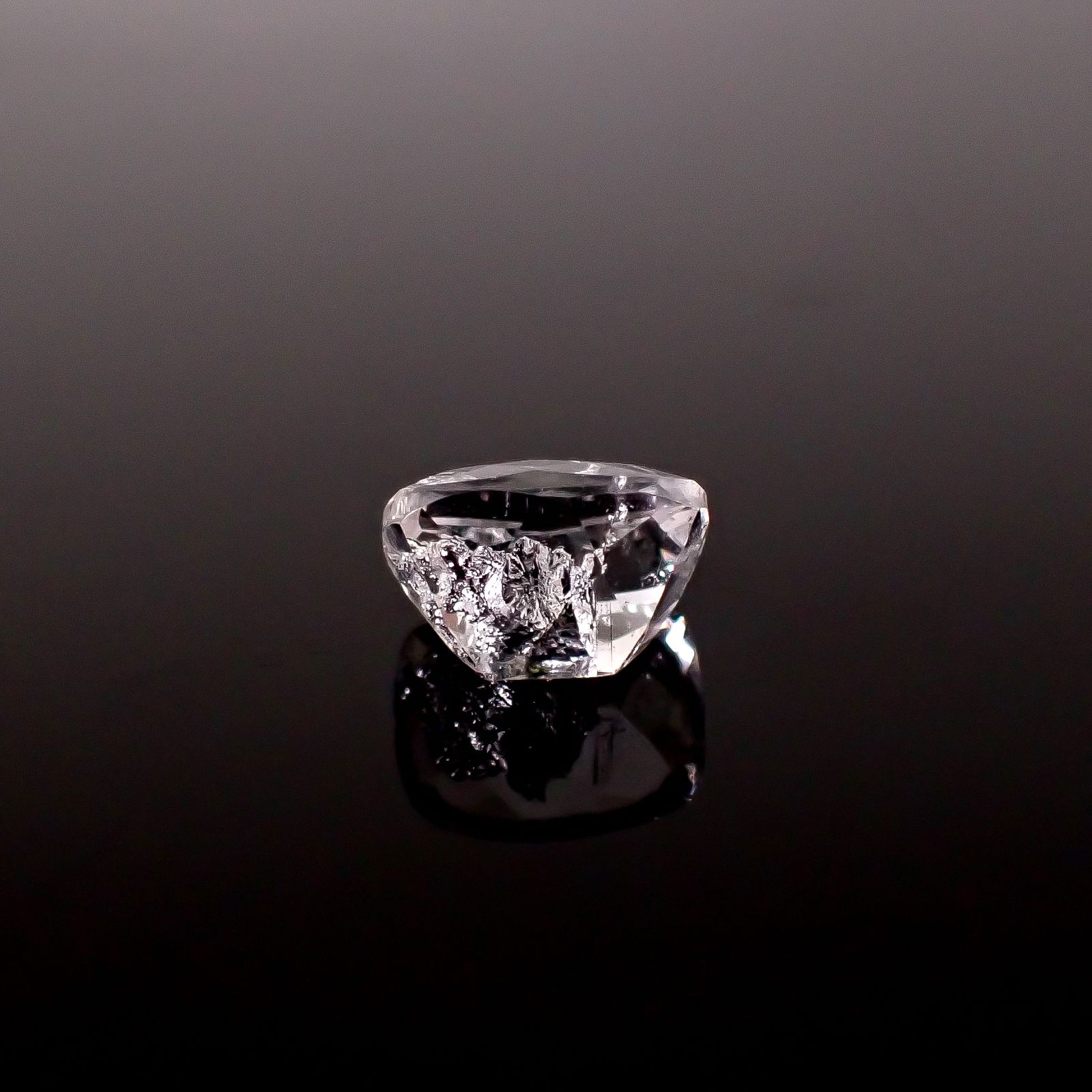 グラファイトインクォーツ ブラジル産 3.79ct / 10.7x8.5mm前後 [260331931]