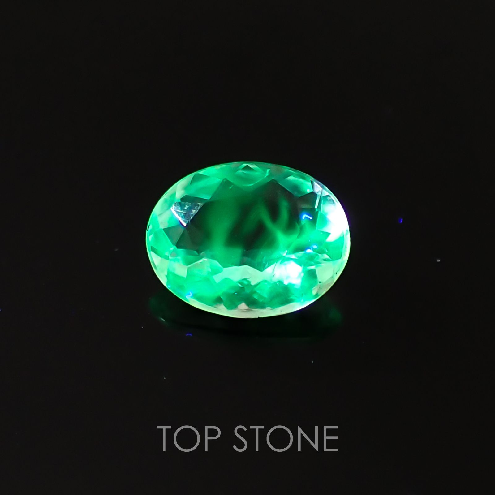 ハイアライトオパール メキシコ産 ルース 0.66ct[20117705]7.3×5.8mm前後