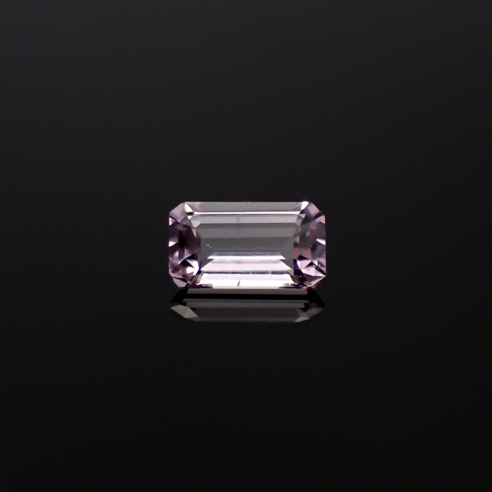 マリアライト フルオレッセンス(宝石名スキャポライト)スリランカ産 0.64ct 識別済[250330046]7.2x4.1mm前後
