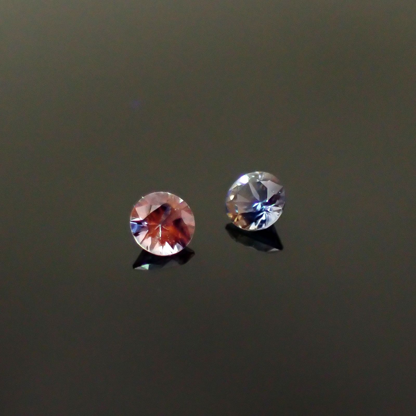 ◇ペアセット◇アイスブルーサファイア スリランカ/マダガスカル産 0.26ct(2pcs合計) [250830987]3x3mm前後