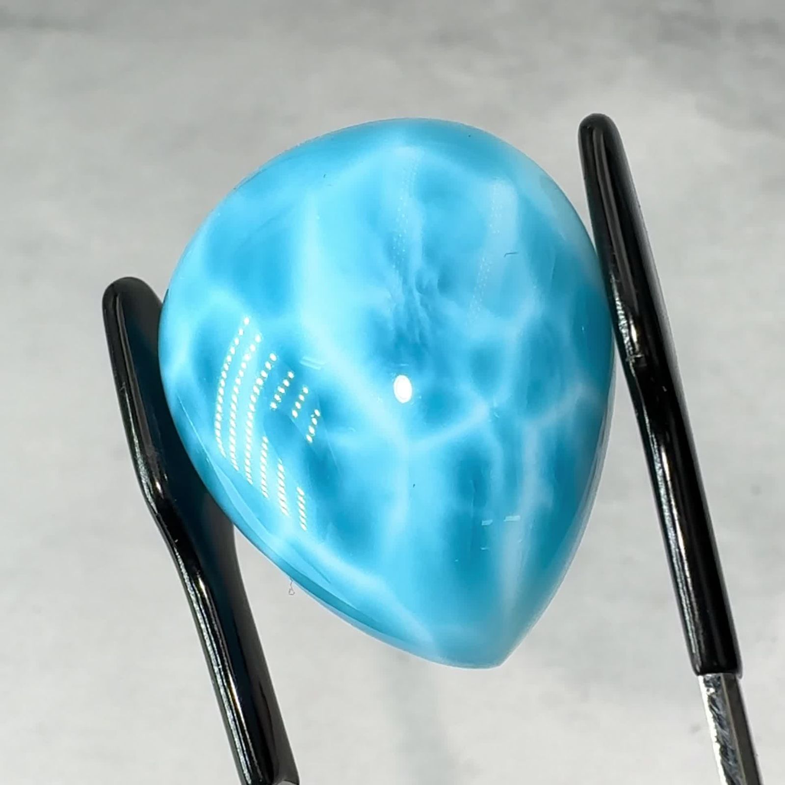 波を宿すカリブ海の宝石・ラリマー｜美しさの理由と魅力を知る | TOP