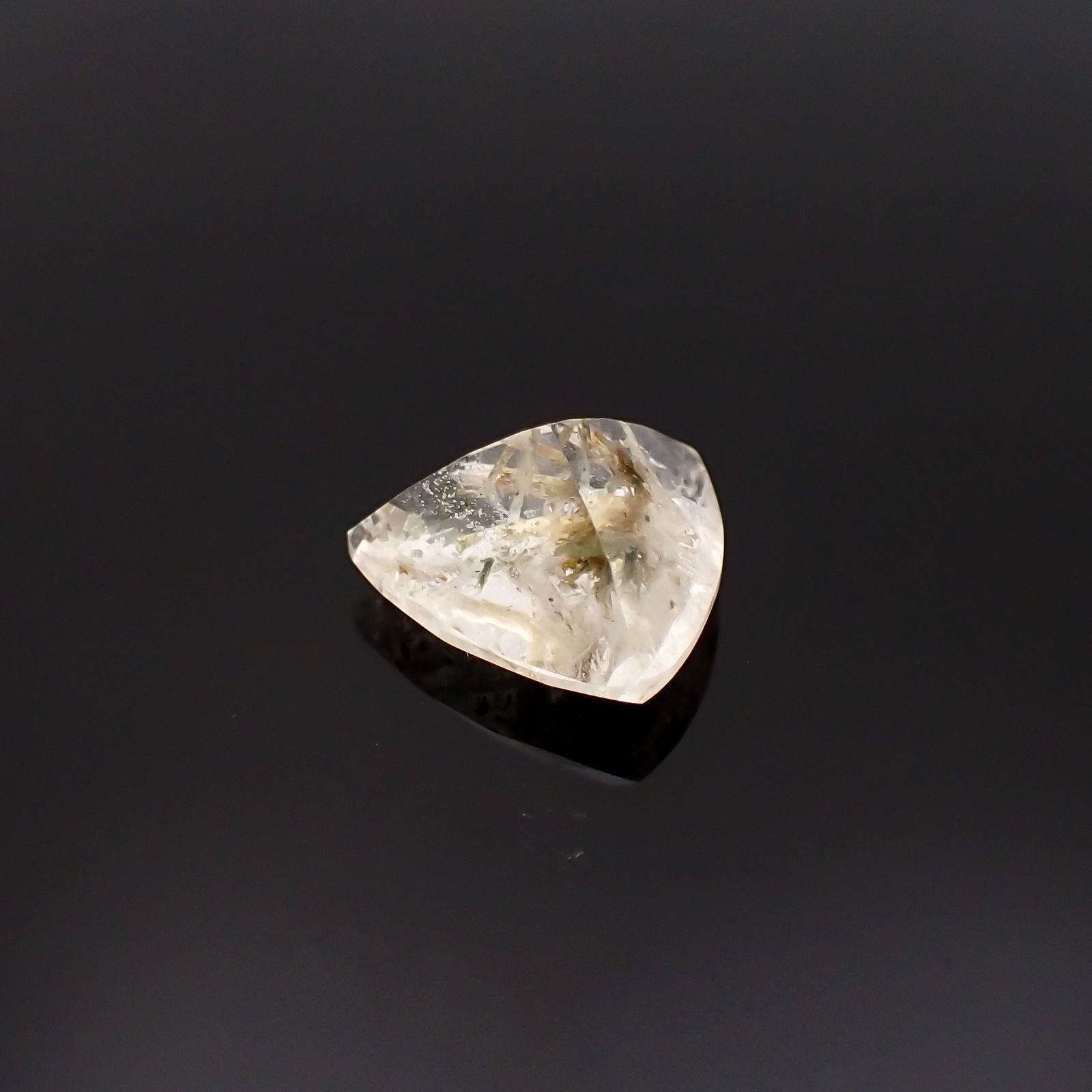 ヘデンベルジャイトインクォーツ インドネシア産 5.50ct [220917825]13x13mm前後