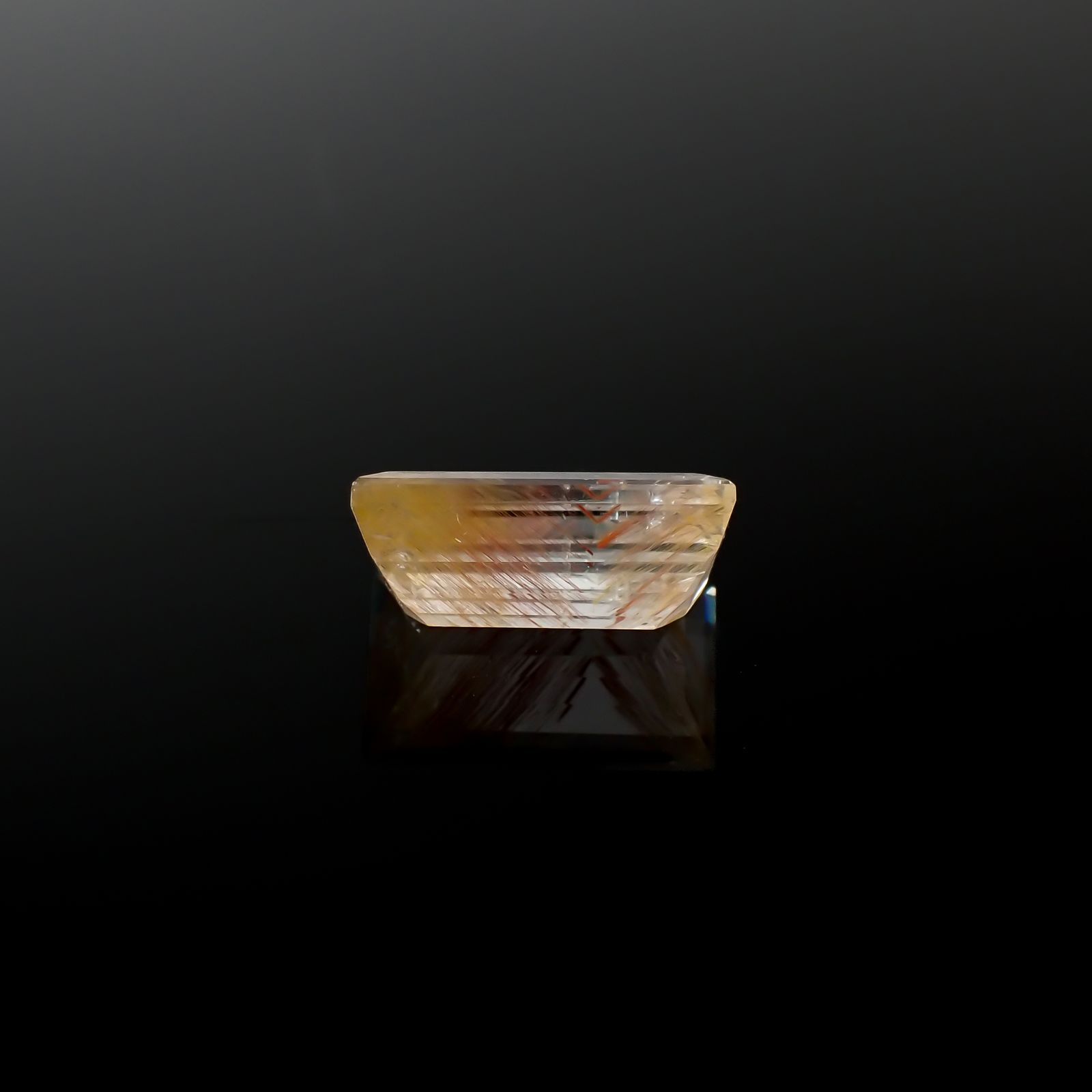 ニードルイントパーズ(チューブイントパーズ) ブラジル・ミナスジェライス州産 8.52ct[240225889]14.9x8mm前後