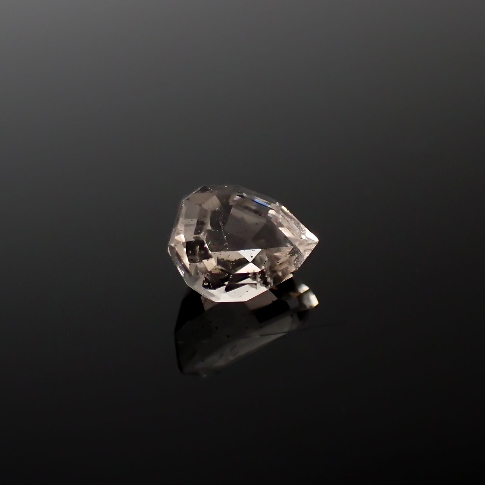 ◇カスタムカット◇ティンカーベルクォーツ ブラジル産 1.24ct[240125453]8x5.7mm前後
