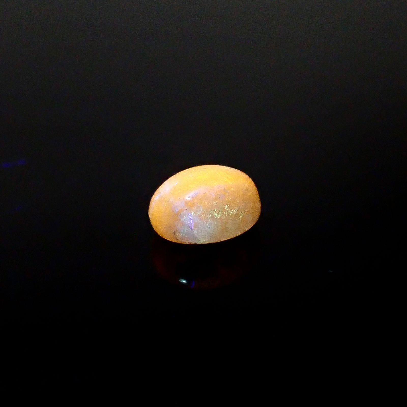 北海道石(北海道オパール) 北海道河東郡鹿追町然別産 1.08ct [250630536]7.5x5.8mm前後