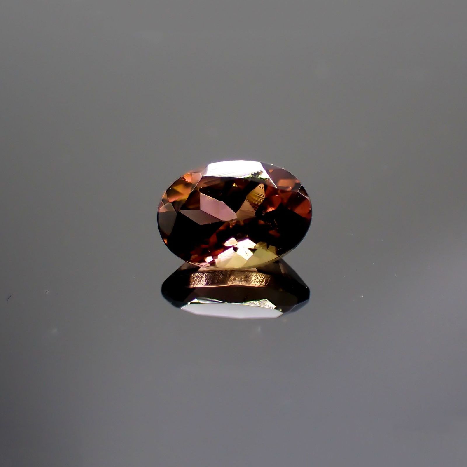 バイカラートルマリン(宝石名トルマリン) ブラジル/アフリカ産 0.95ct 識別済[211013570]7.2×5.1mm前後