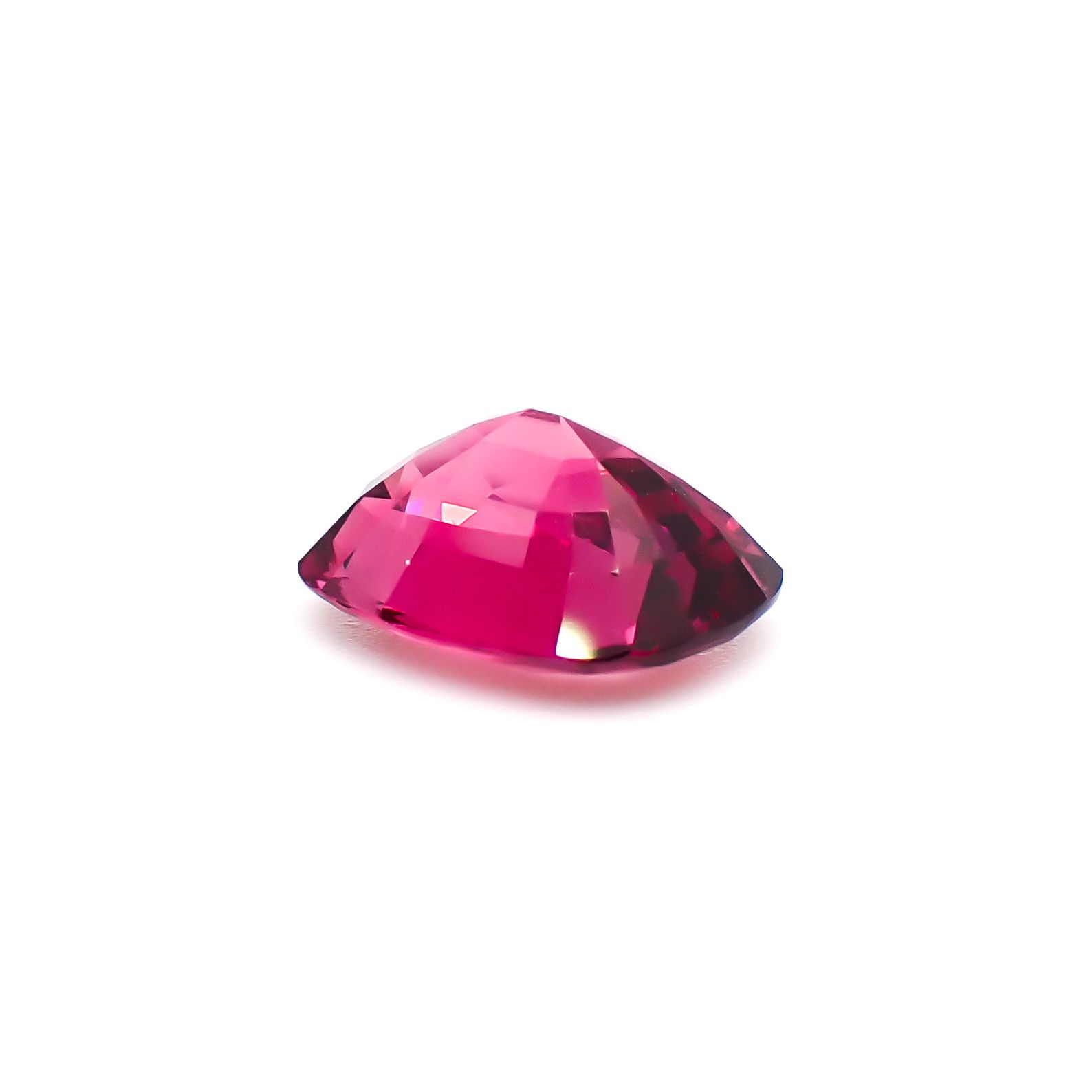 ホットピンクスピネル タンザニア・マヘンゲ産 3.07ct / 10x8mm前後 [260732610]