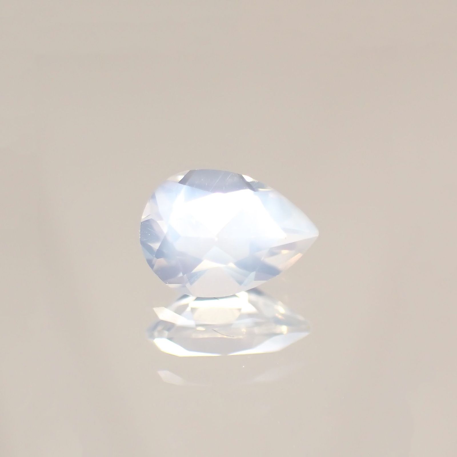 ムーンストーン(宝石名ムーンストーン)インド/スリランカ産 識別済 0.58ct / 7.1x5mm前後 [211113669]