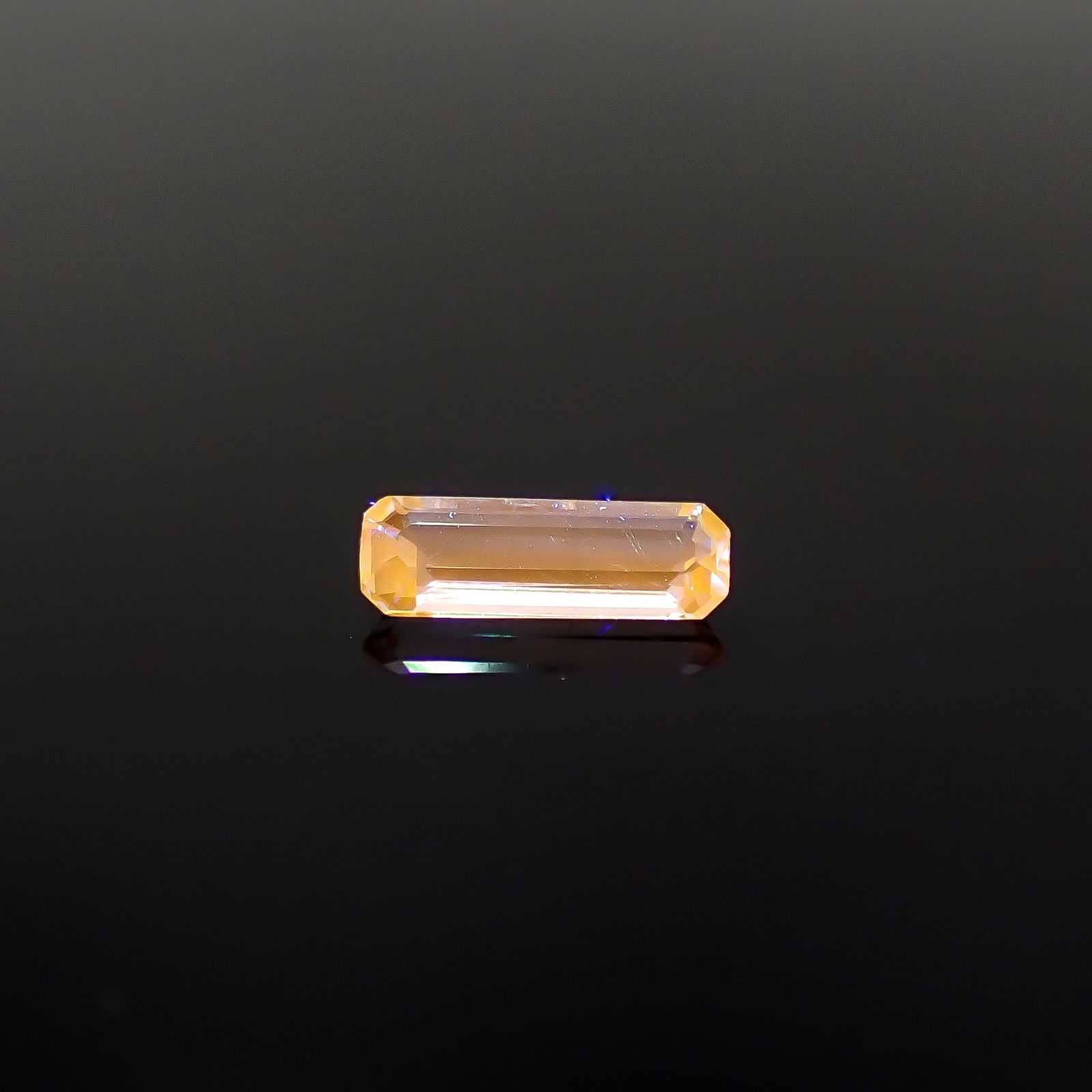 テネブレッセンススキャポライト アフガニスタン産 0.49ct / 9.2x3.1mm前後 [260432038]