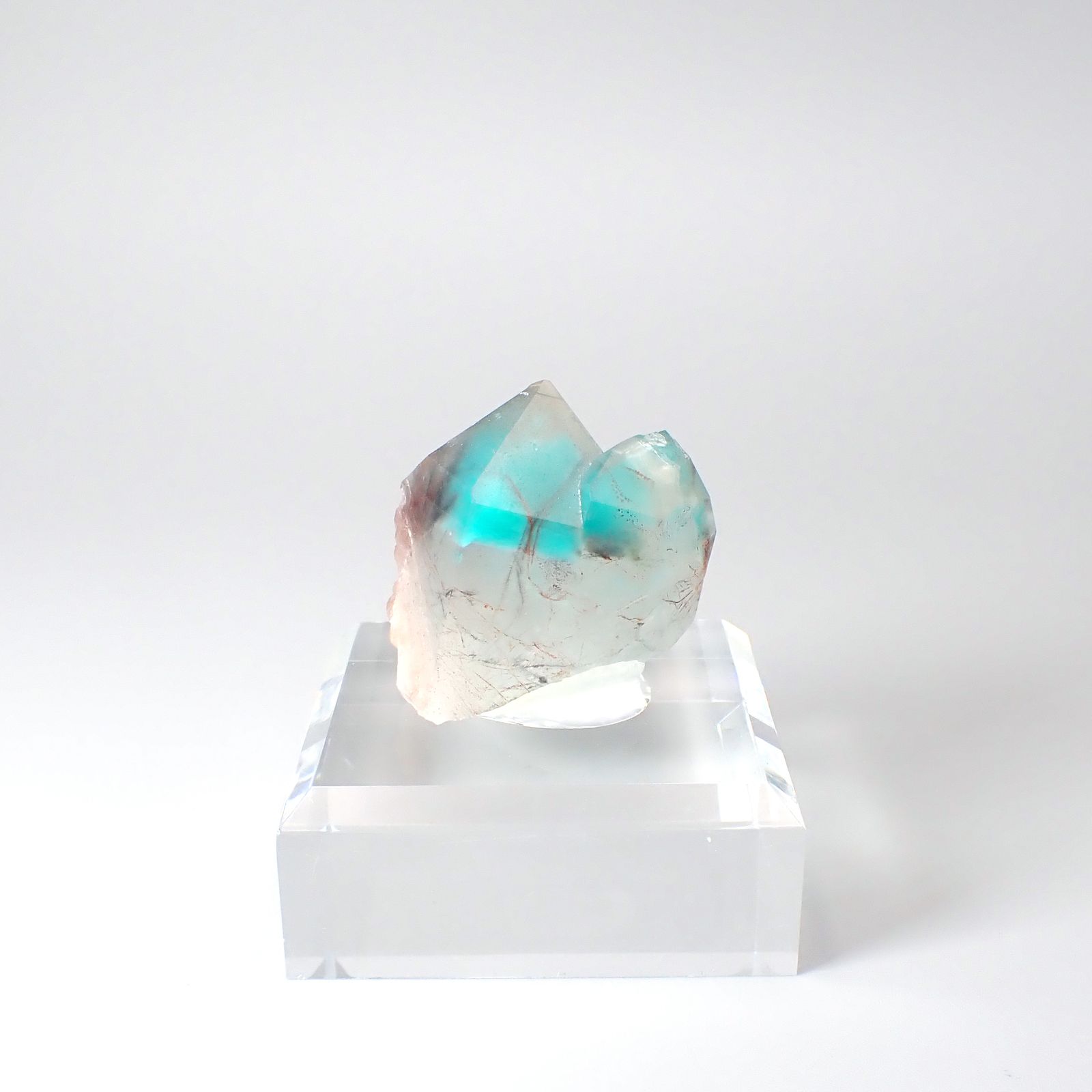 アホイトインクォーツ原石 南アフリカ・メッシーナ鉱山産 アクリル台座付き 159.82ct(31.96g) / 36x21.7x32.1mm前後 [260532292]