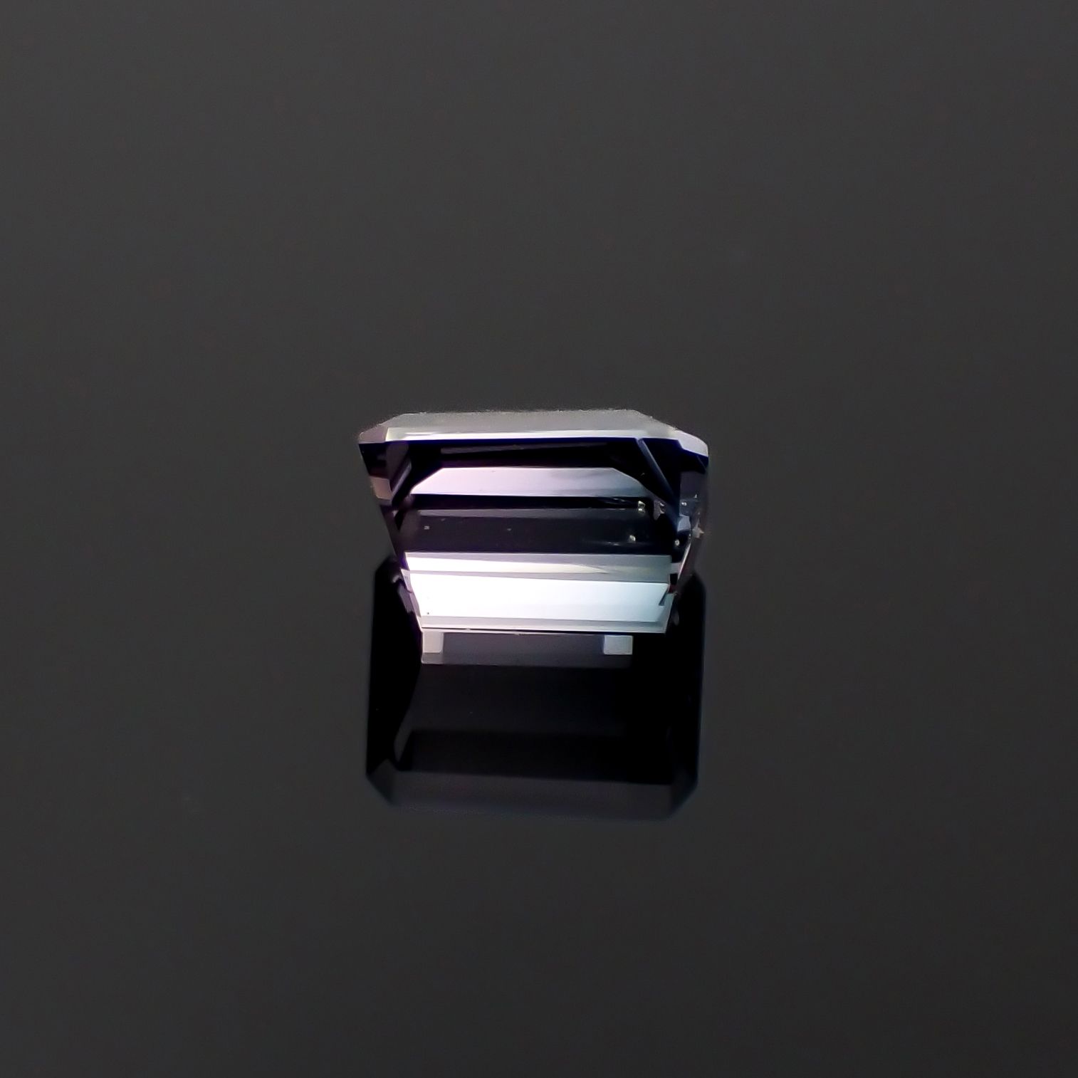バイカラースピネル フルオレッセンス(宝石名バイカラー・スピネル)タンザニア/マダガスカル産 1.129ct ソ付(彩珠)[230622513]6.1x5mm前後
