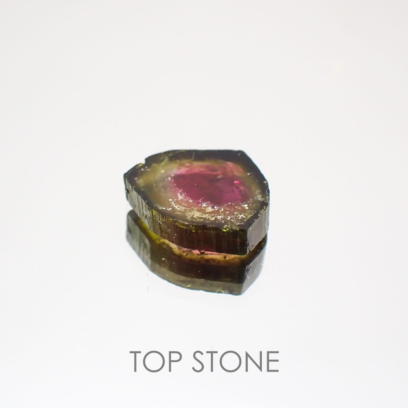 ウォーターメロントルマリン ブラジル産 原石・結晶 2.87ct[21019631]10.9×8.9mm前後