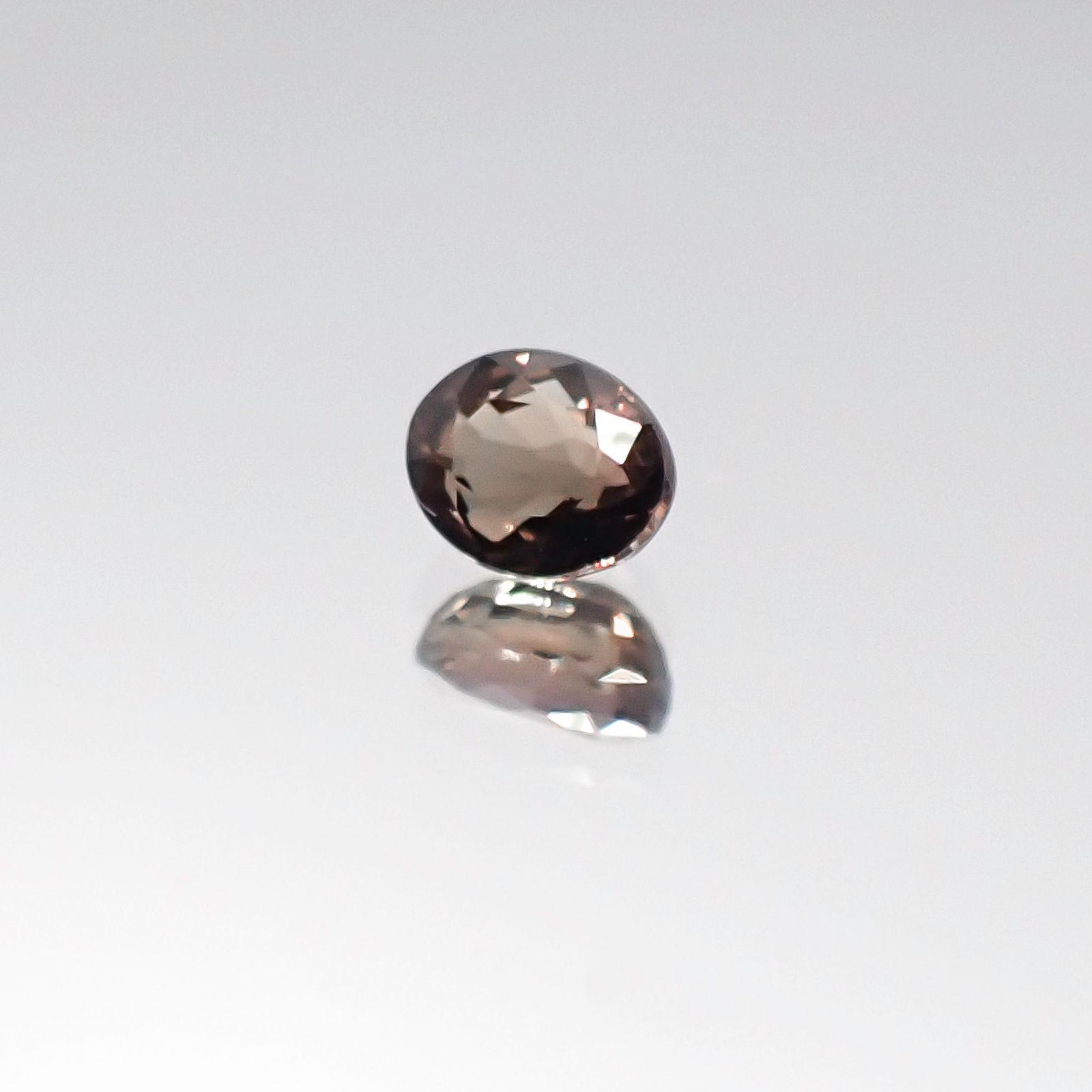 カラーチェンジサファイア 非加熱(宝石名サファイア)タンザニア産 0.38ct 識別済[231023982]4.3x3.5mm前後