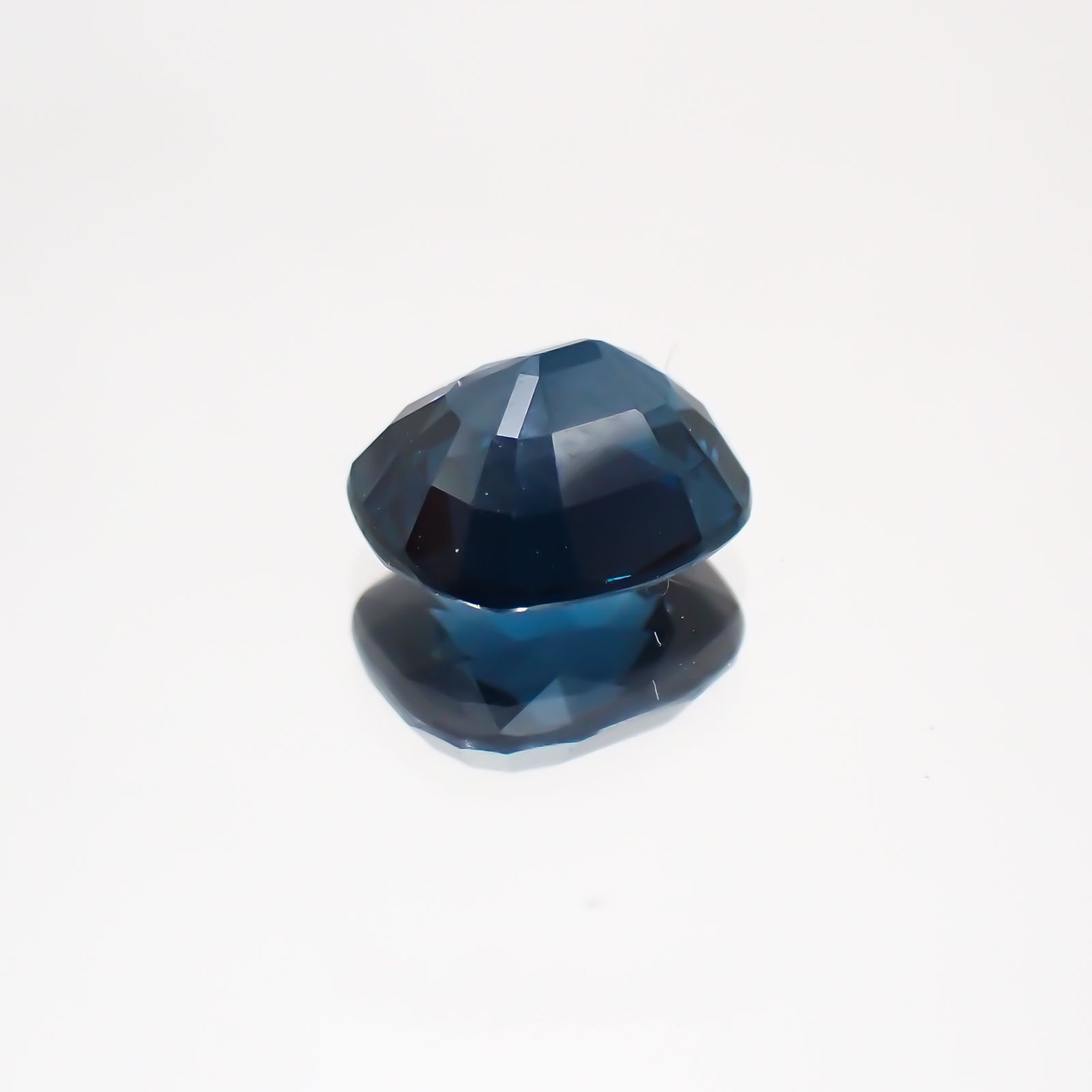 ブルースピネル(宝石名ブルー・スピネル)スリランカ産 1.450ct ソ付(彩珠)[231224449]7.1x6.2mm前後