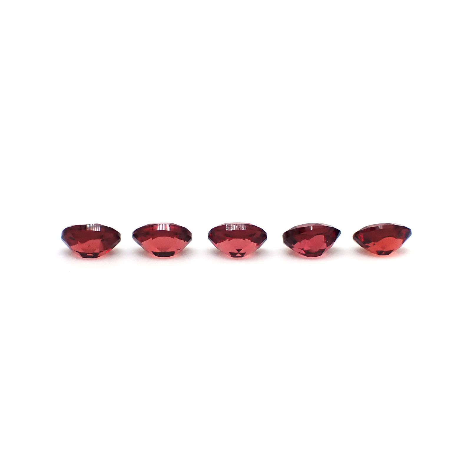◇ランダムセレクト◇パイロープアルマンディンガーネット モザンビーク産 約0.21ct / 4x3mm前後 [260532208-PAC]