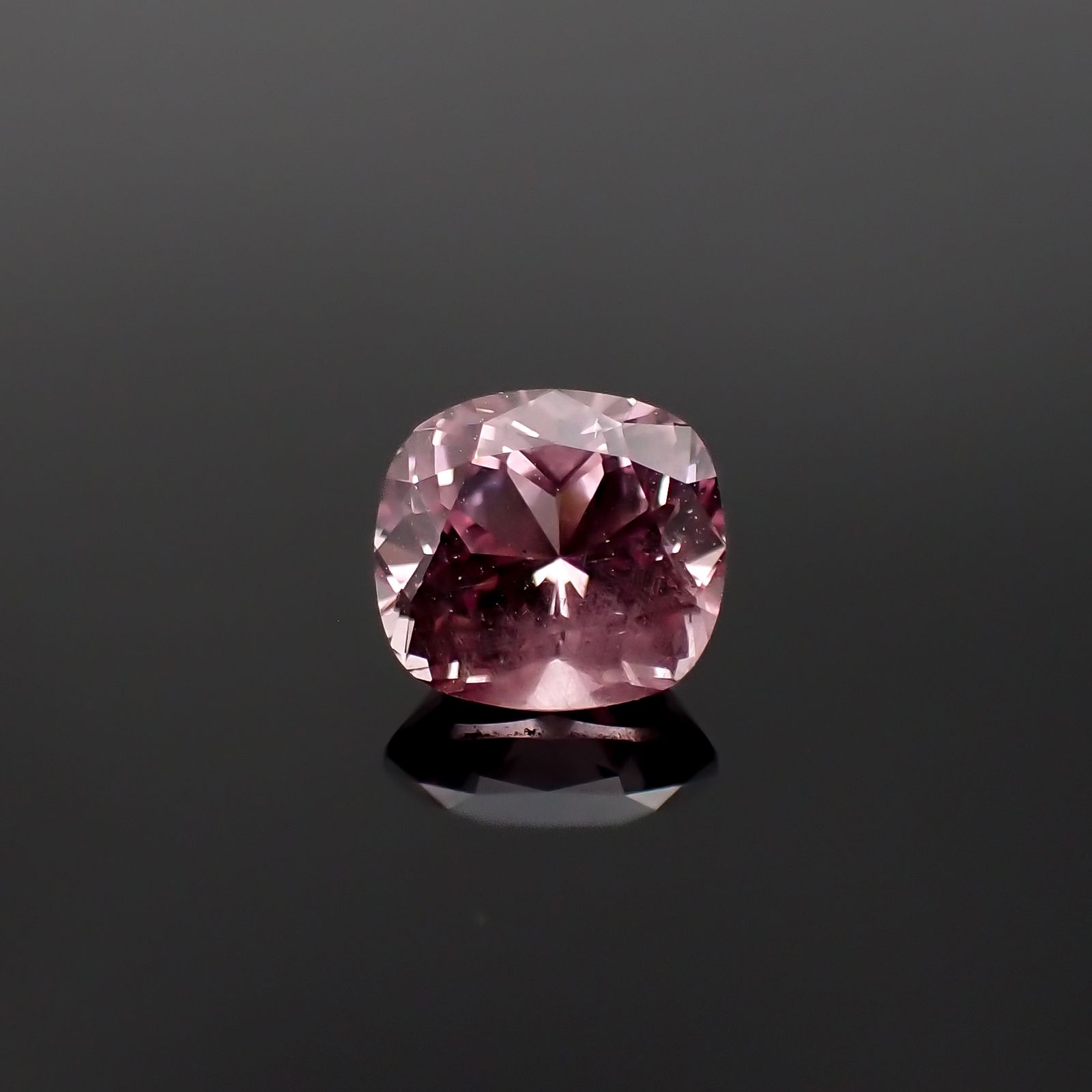 ドラゴンガーネット タンザニア産 1.51ct[230722948]6.8x6.3mm前後