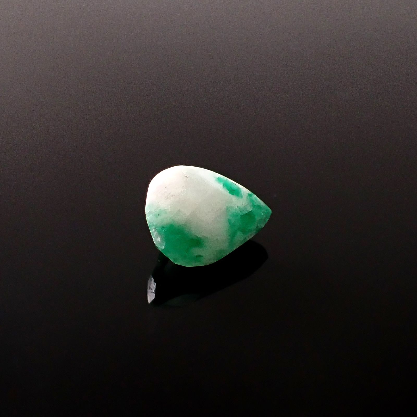 エメラルドインクォーツ パキスタン産 3.72ct / 12.3x8.9mm前後 [260231657]