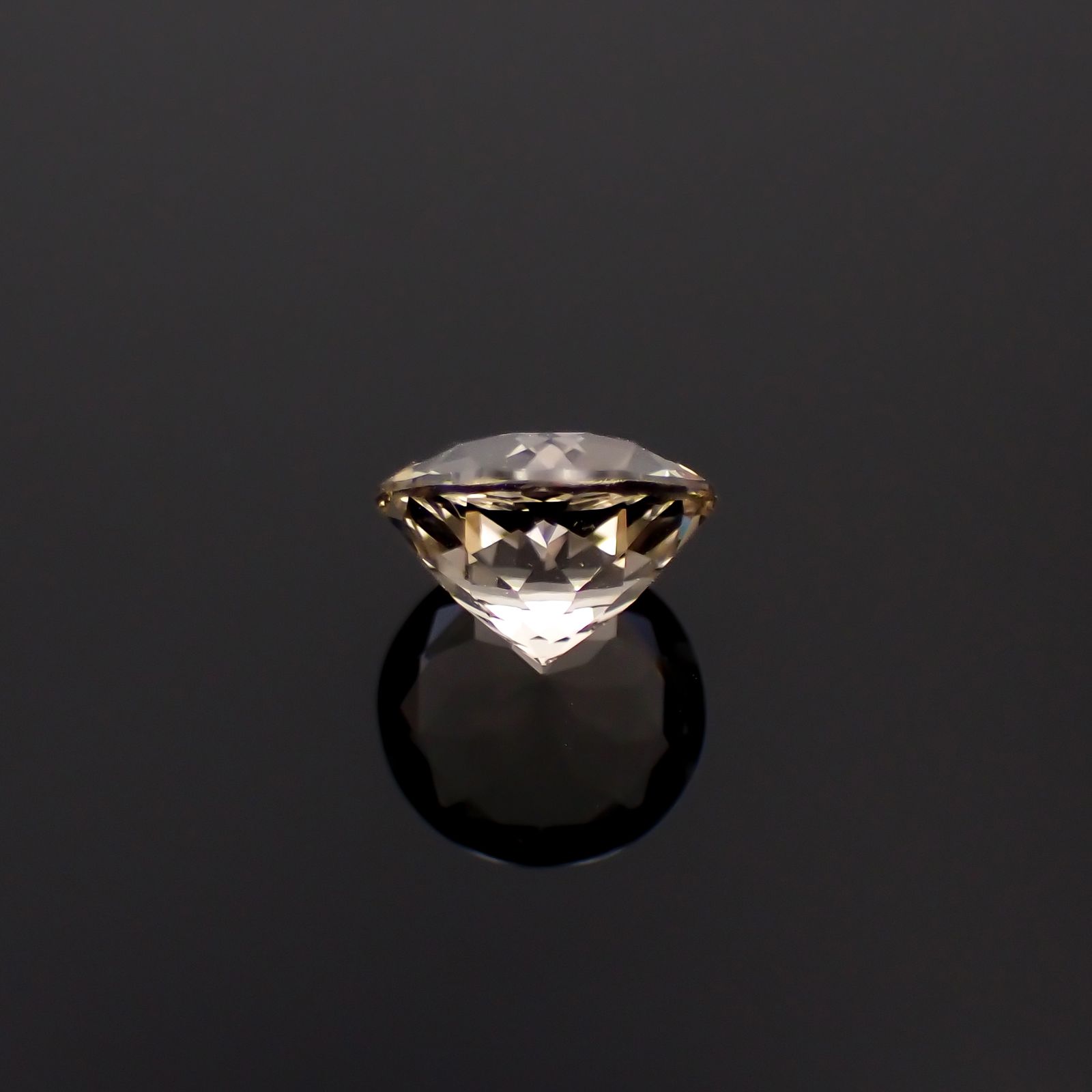 含バリウム・サニディン(宝石名サニディン)ドイツ産 1.38ct 識別済[231224971]7.4x7.4mm前後