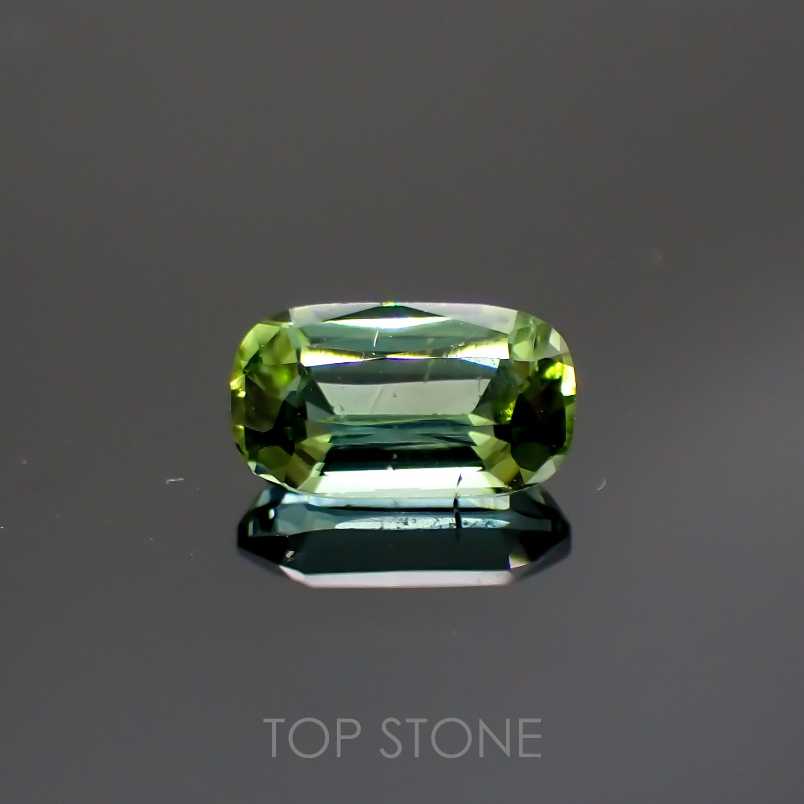 ミントトルマリン(宝石名グリーン・トルマリン) アフガニスタン産 0.68ct 識別済[211013618]7×4mm前後