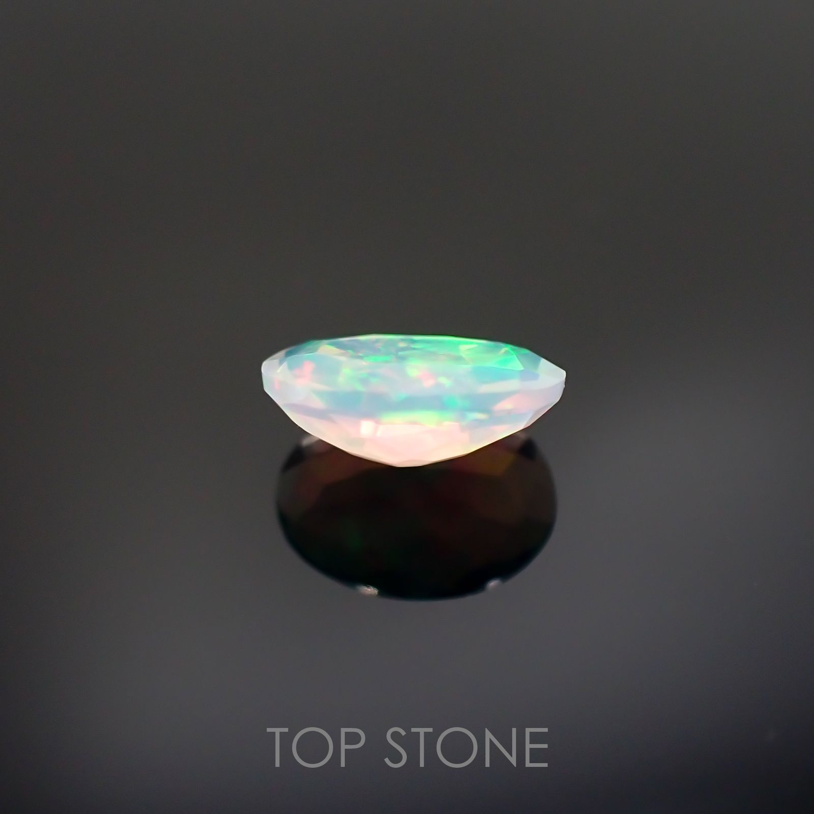 エチオピアオパール(宝石名オパール)エチオピア産 0.56ct 識別済[220114781]7.9x6mm前後
