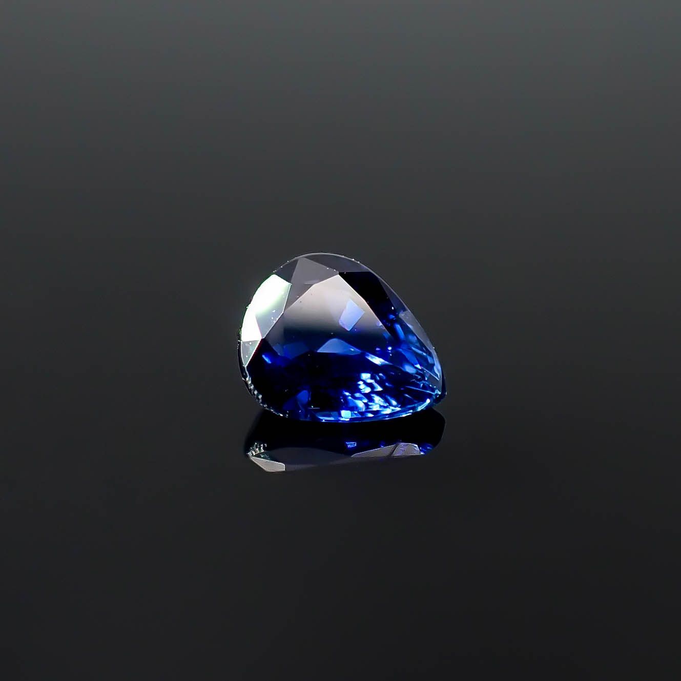 サファイア スリランカ/マダガスカル産 0.41ct / 5x4.1mm前後 [251031227]