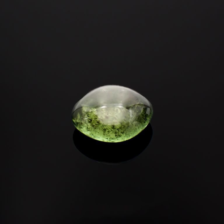 スターペリドット(宝石名スター・ペリドット)ミャンマー産 4.245ct ソ付(彩珠)[221119064]9.9x9.6mm前後
