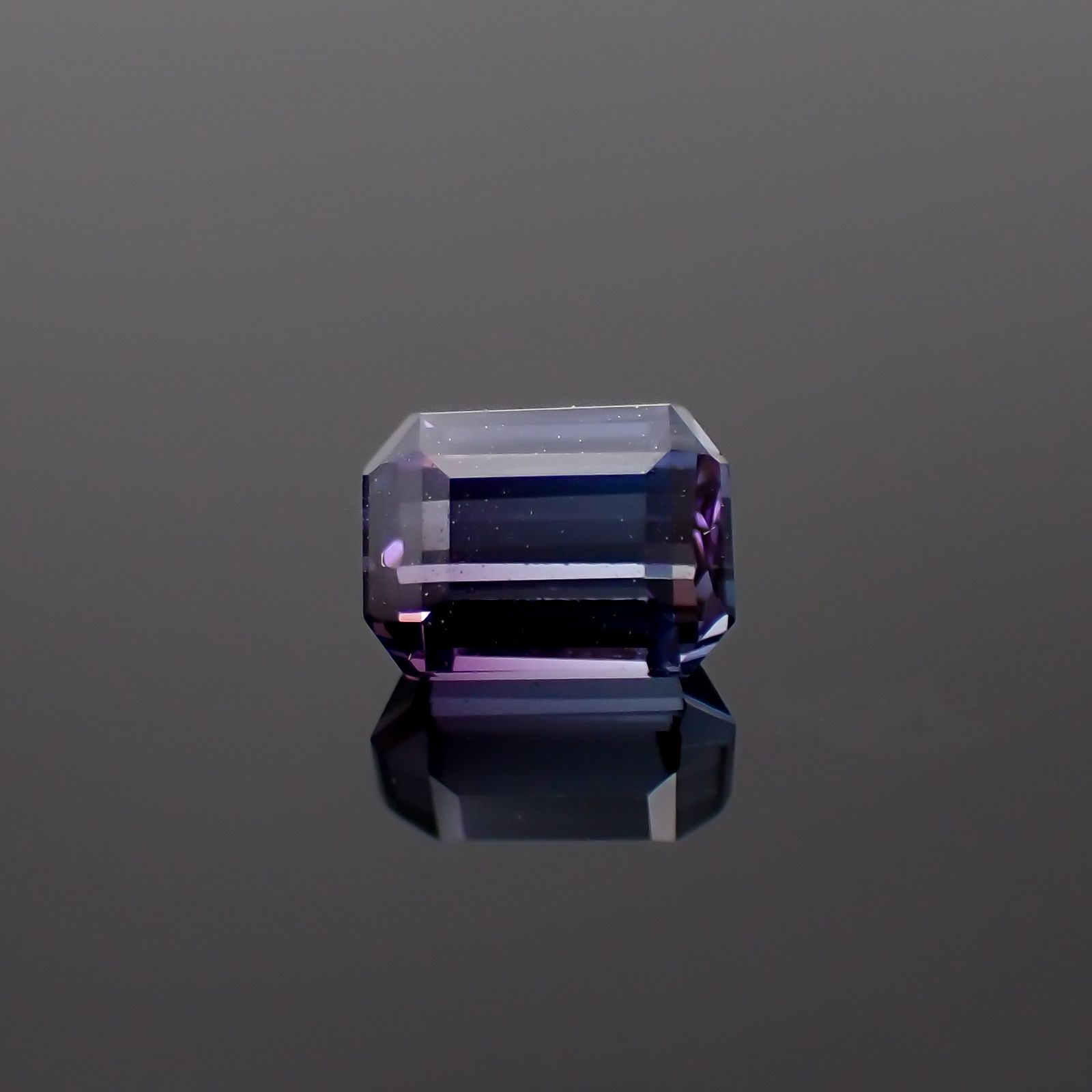 バイカラースピネル タンザニア/マダガスカル産 0.82ct[230722681]5.6x4.1mm前後