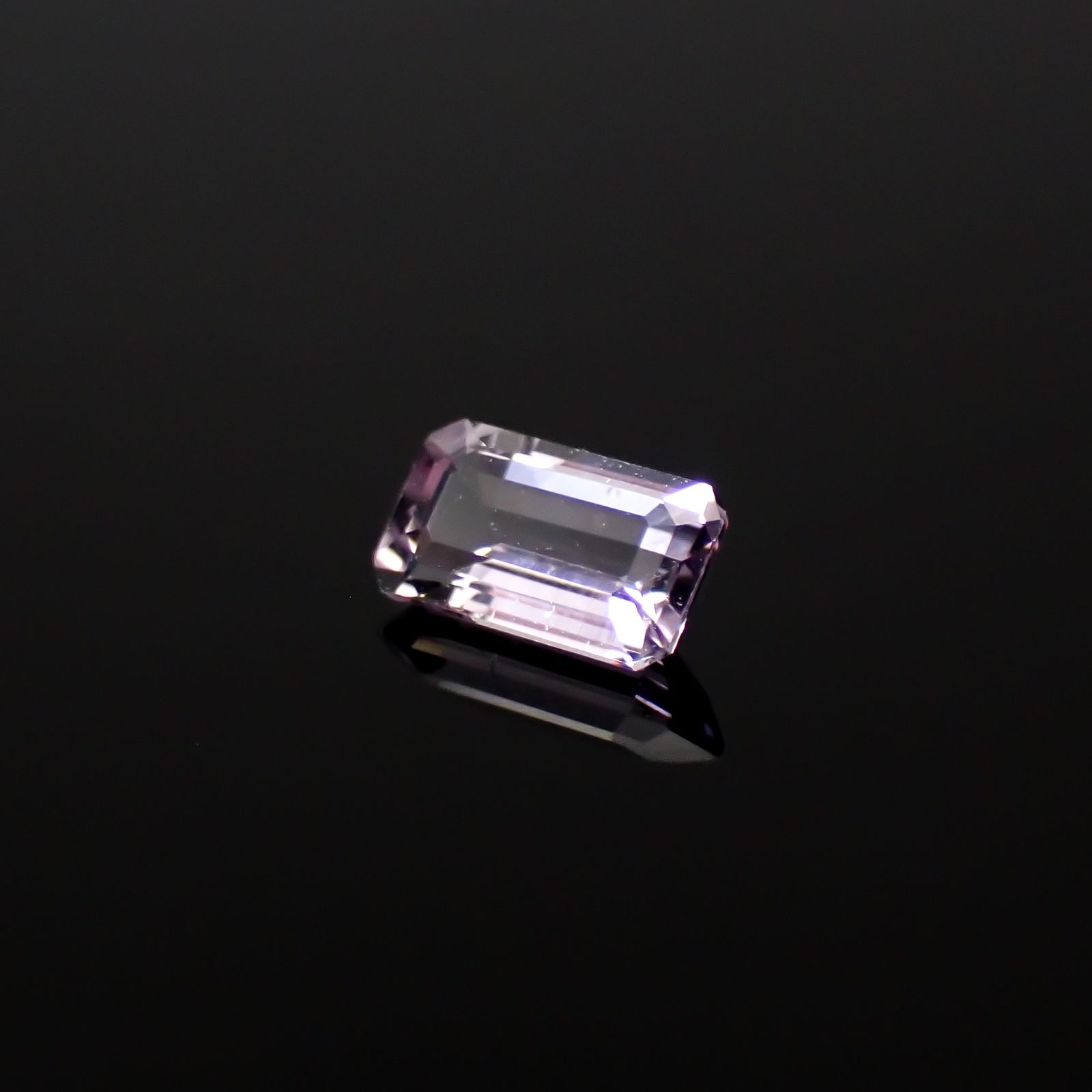 マリアライト フルオレッセンス(宝石名スキャポライト)スリランカ産 0.64ct 識別済[250330046]7.2x4.1mm前後