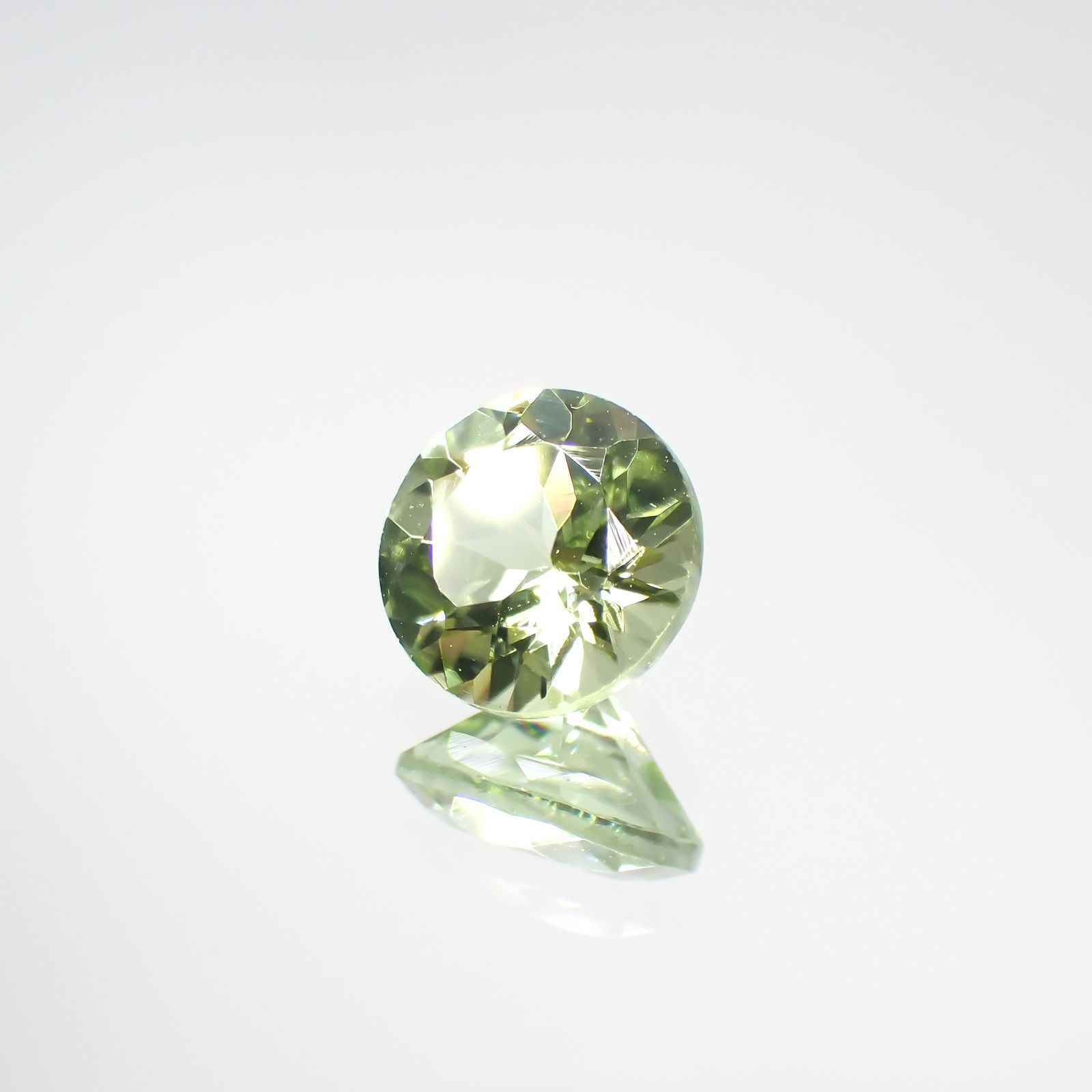 ペリドット(宝石名ペリドット) パキスタン産 1.04ct 識別済[210813073]6.4×6.4mm前後