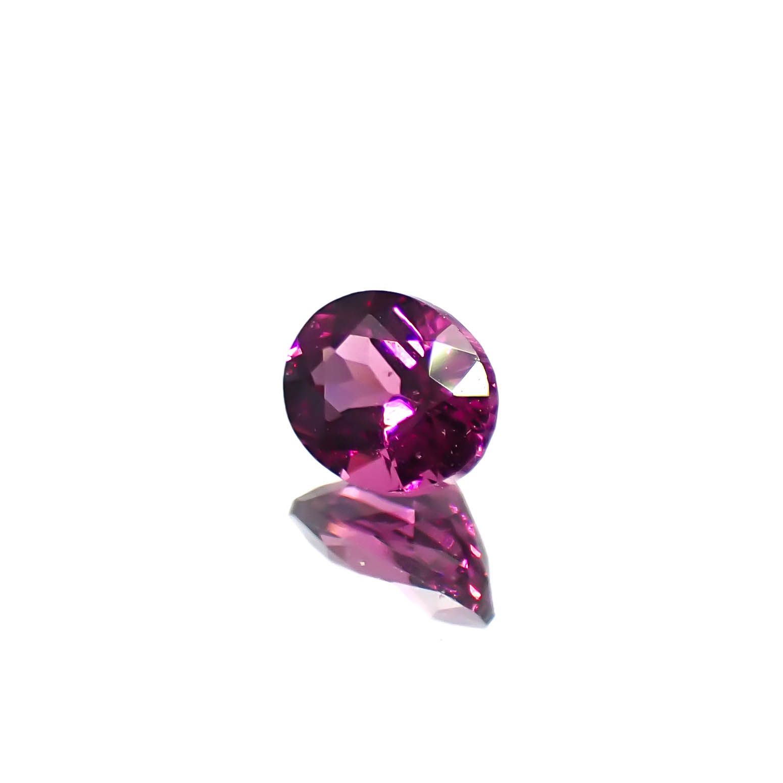 グレープガーネット(宝石名ガーネット)ブラジル産 0.41ct 識別済[240928709]4.9x3.8mm前後