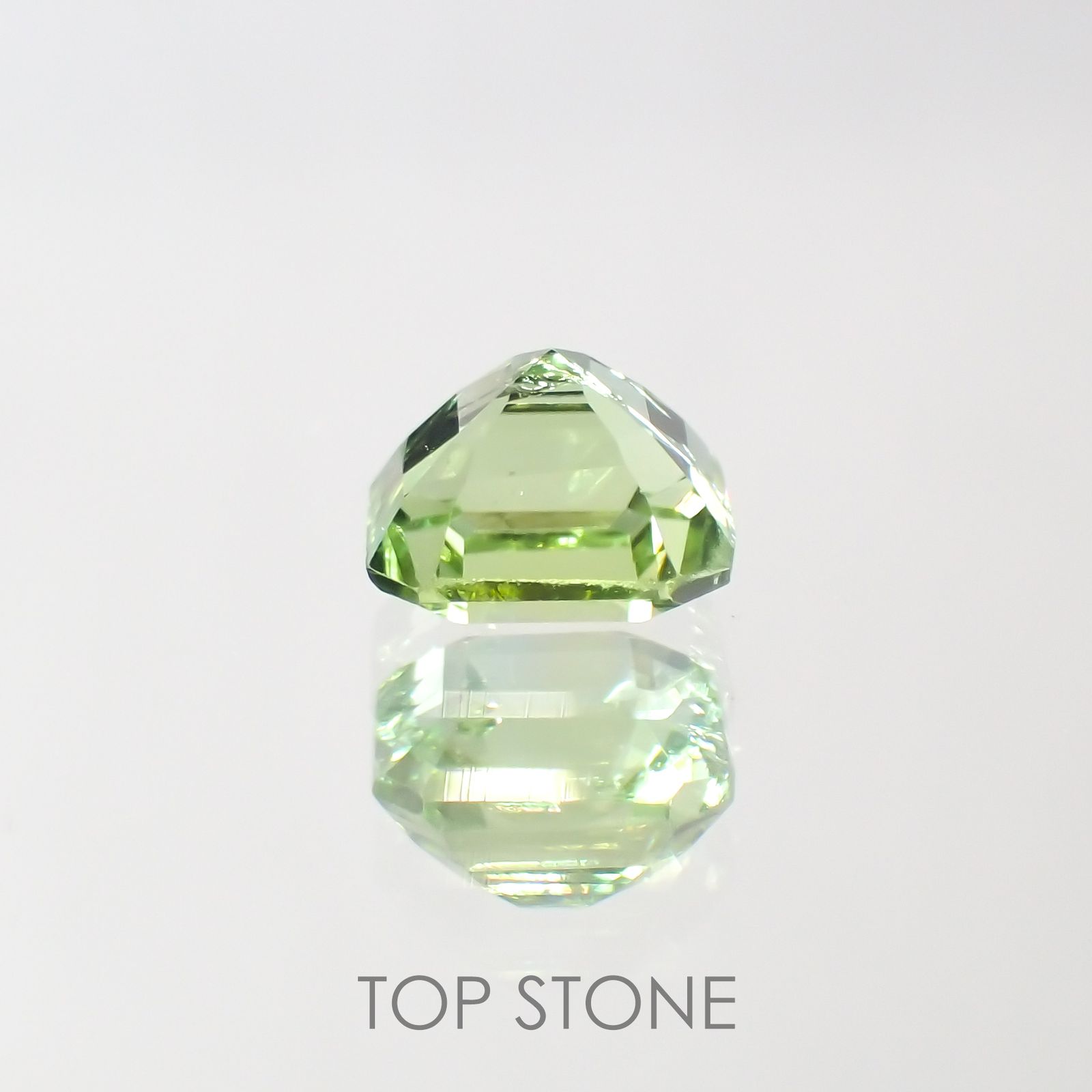 ミントトルマリン(宝石名グリーン・トルマリン) アフガニスタン産 0.59ct 識別済[211013617]4.8×4.8mm前後