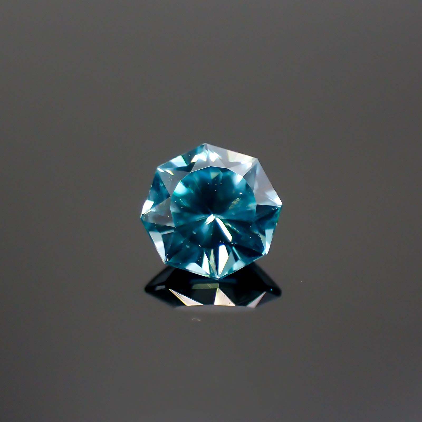 ◇オクタゴンカット◇ブルージルコン(宝石名ジルコン)カンボジア産 0.70ct 識別済[220113996]4.9x4.9mm前後