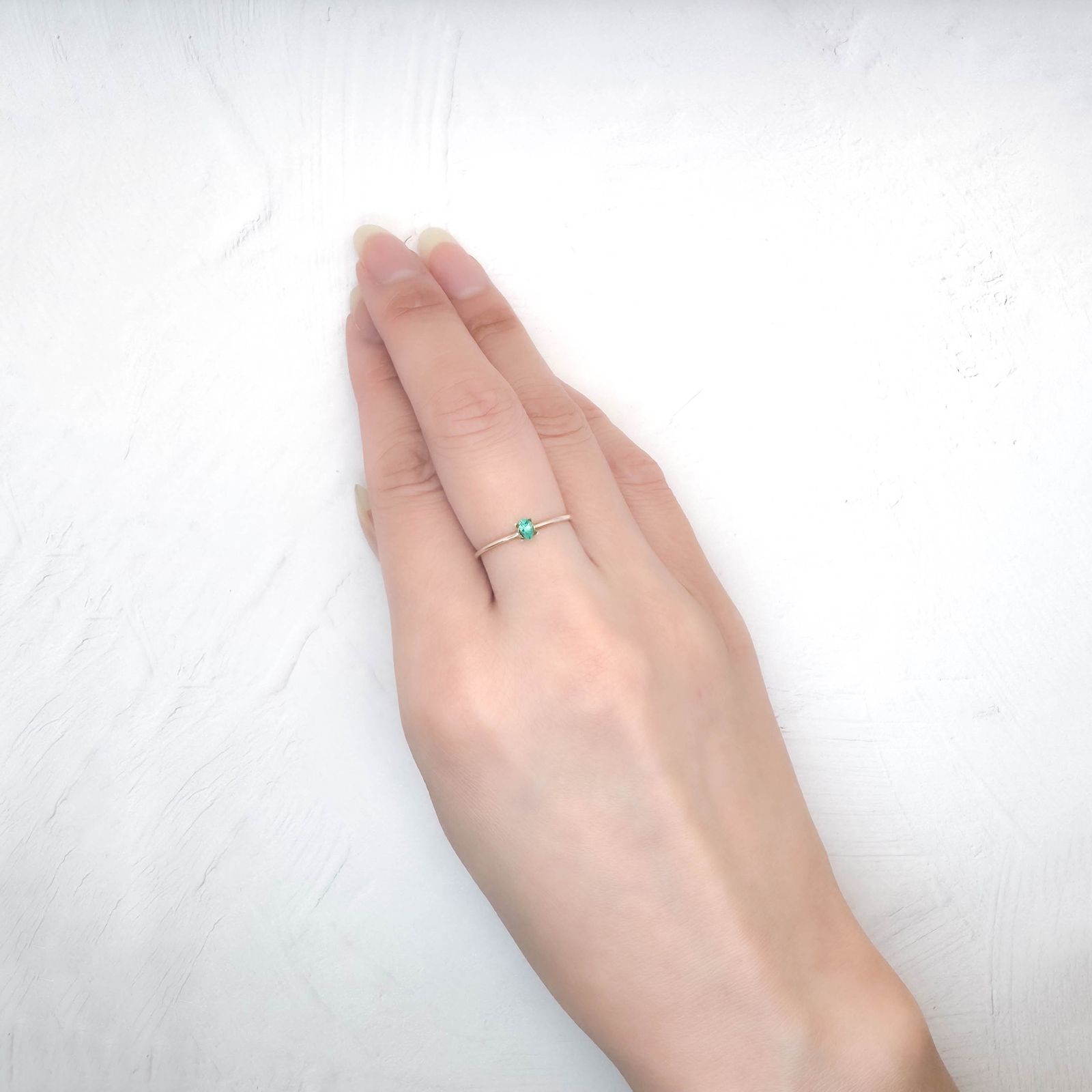 パライバトルマリン ブラジル産 0.087ct / 3.7x2.2mm前後 [250931078]