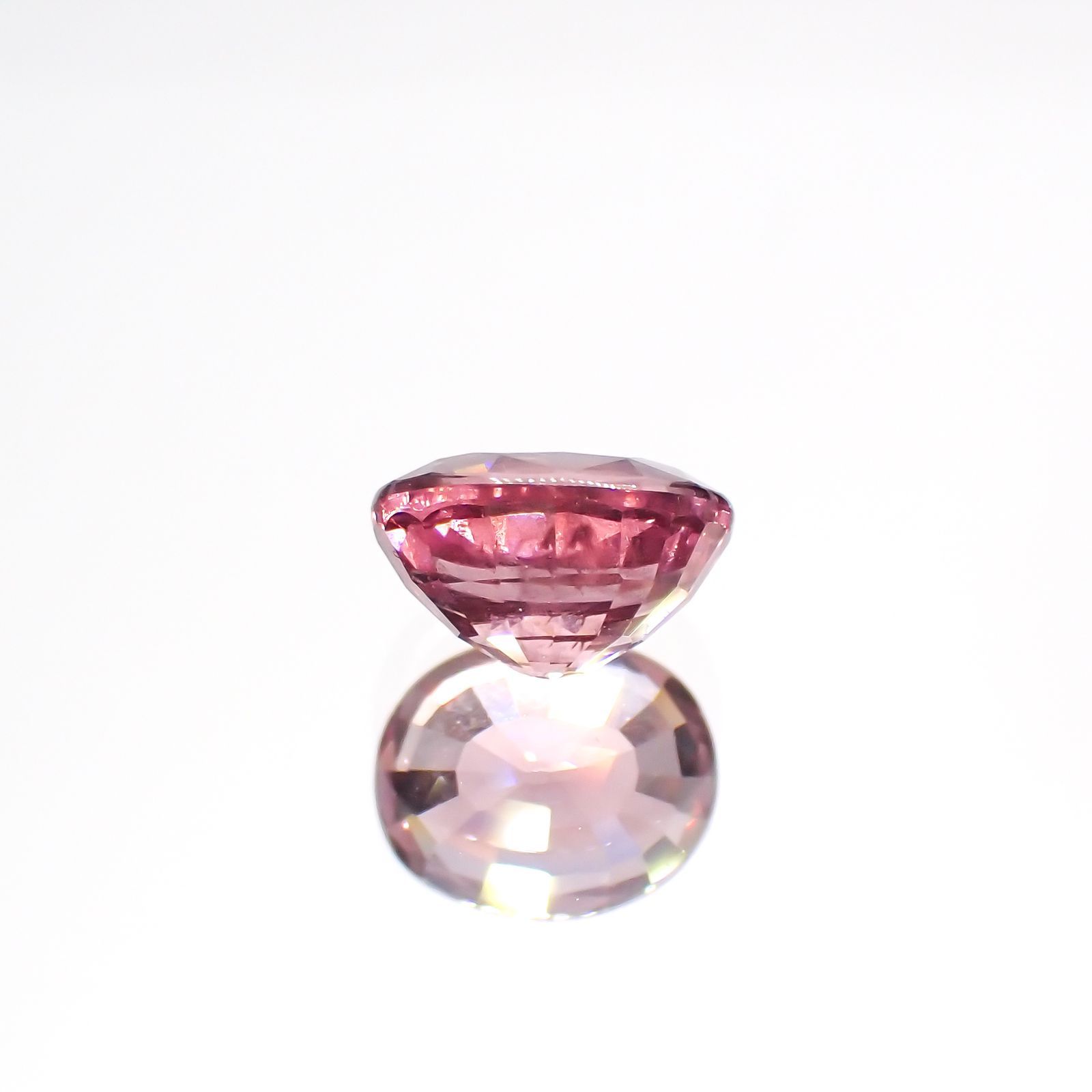 カラーシフトマラヤガーネット(宝石名ガーネット)タンザニア産 1.48ct 識別済[220115003]7x5.8mm前後