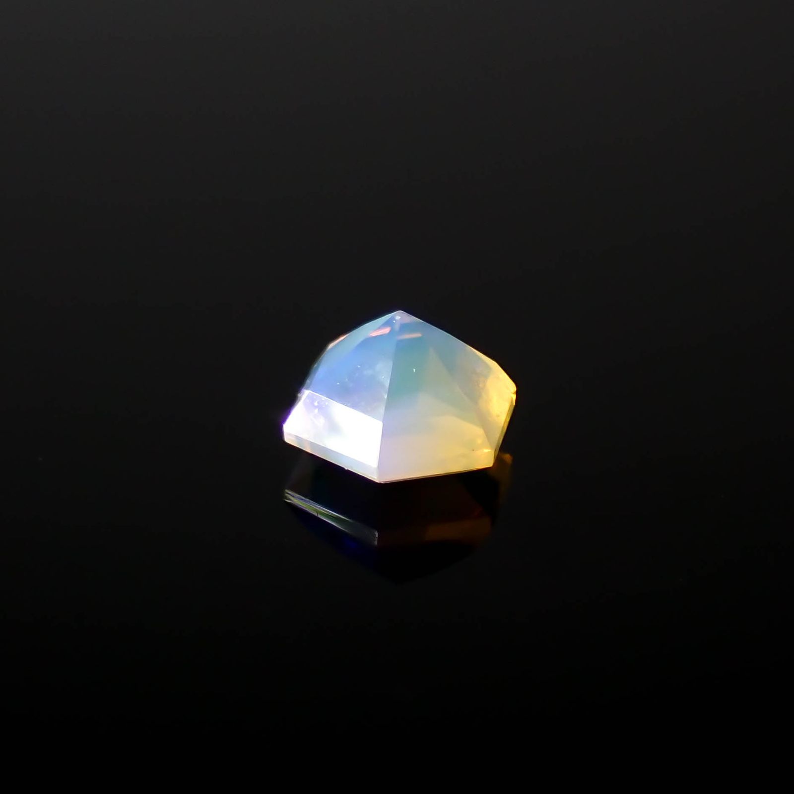 ◇ヘキサゴンカット◇エチオピアオパール エチオピア産 0.14ct[240226214]3.7x3.6mm前後