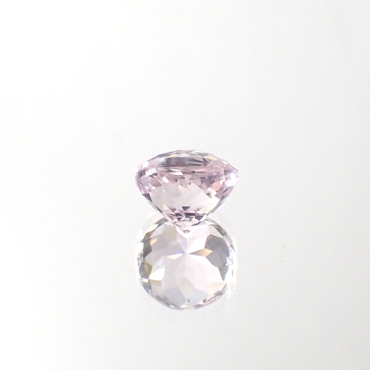 クンツァイト アフガニスタン産 0.91ct[231224770]5.8x5.7mm前後