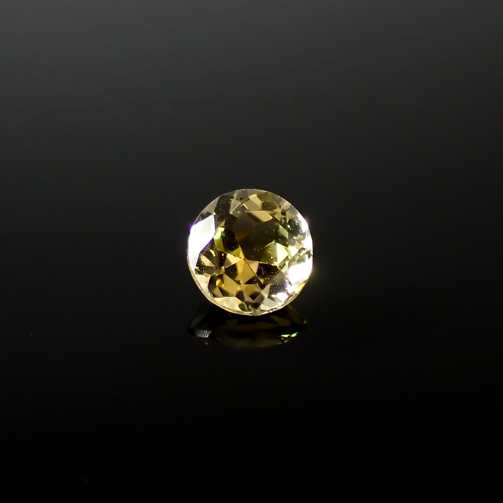 イエローゾイサイト タンザニア産 0.61ct[240427134]5.3x5.2mm前後