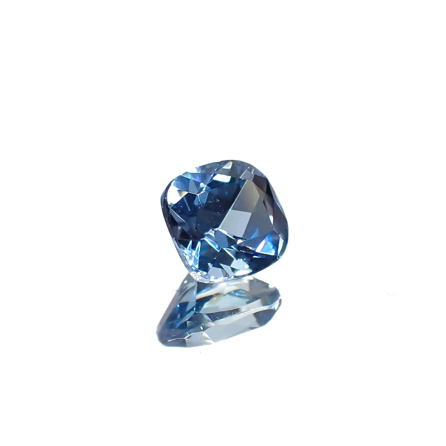 タトゥーアクアマリン ブラジル・ミナスジェライス州タトゥー鉱山産 0.71ct[240929125]5.7x5.4mm前後