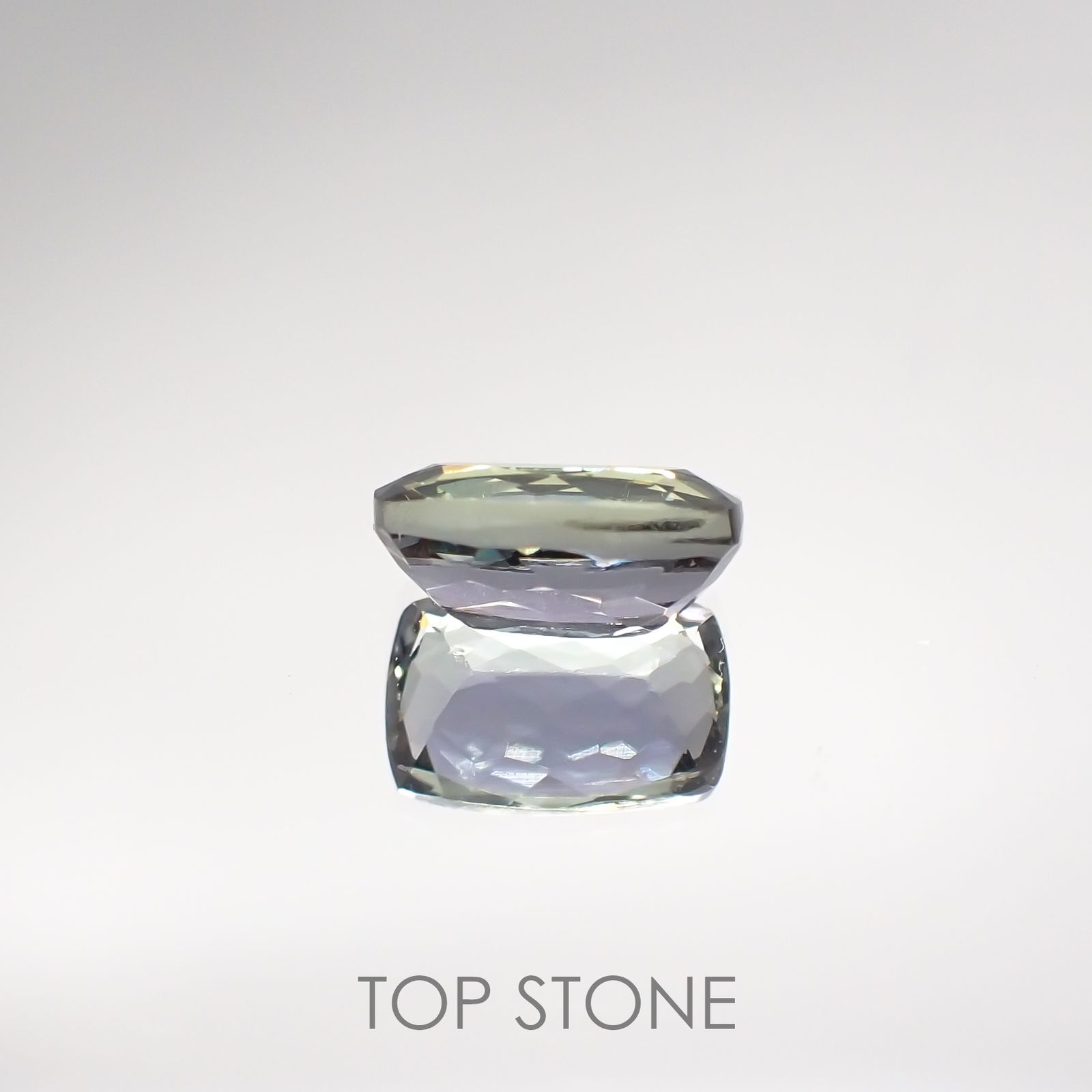 パーティカラータンザナイト(宝石名パーティカラード・ゾイサイト) タンザニア産 2.181ct ソ付(彩珠)[210711827]8.9×6.1mm前後